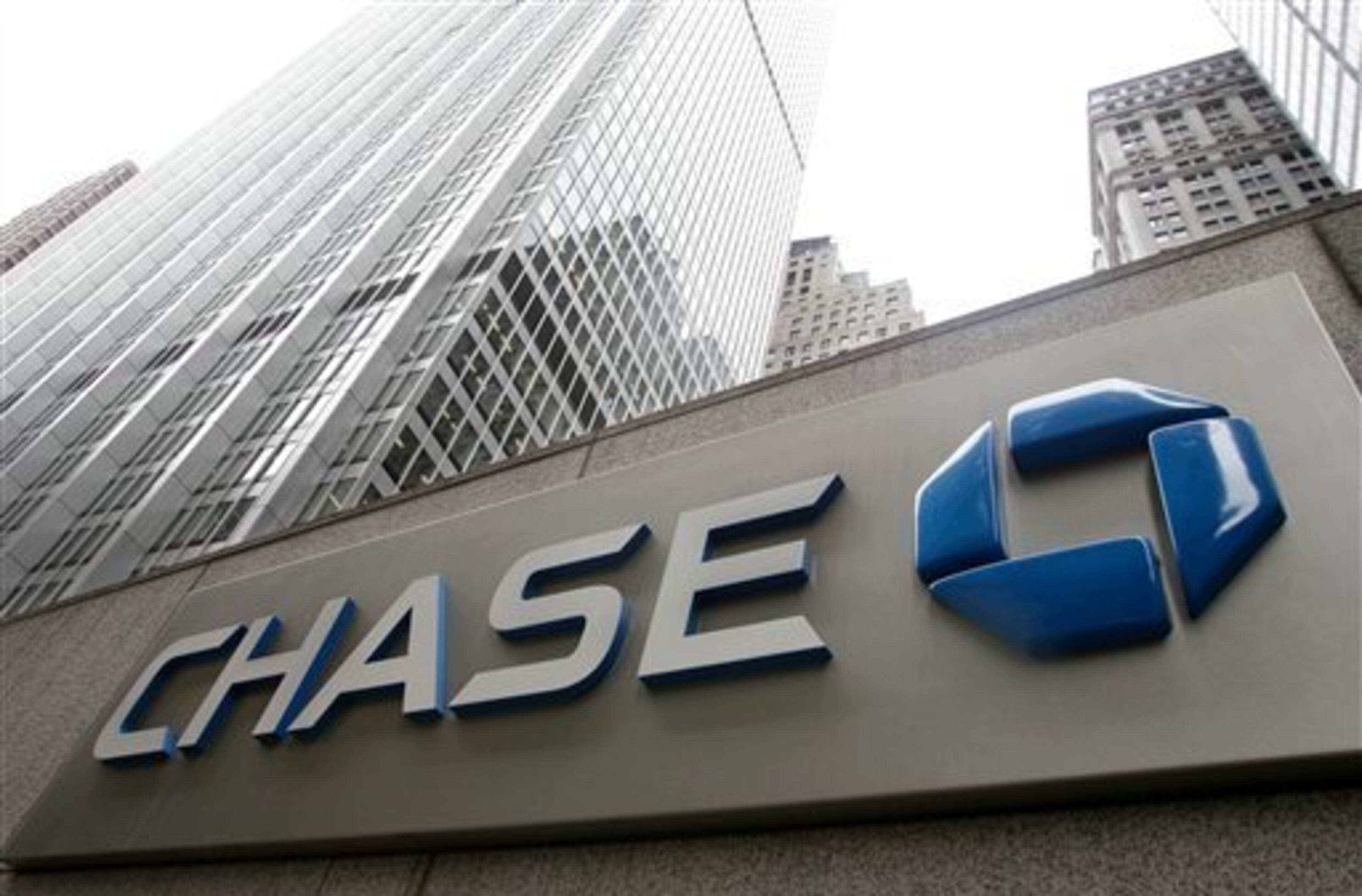 JPMorgan Chase, with $419.5 billion in charges, received a complaint score of 3.58 for 1,502 complaints per $1 billion in card charges. Top three complaints: Billing disputes, APR or interest rate, fraud.