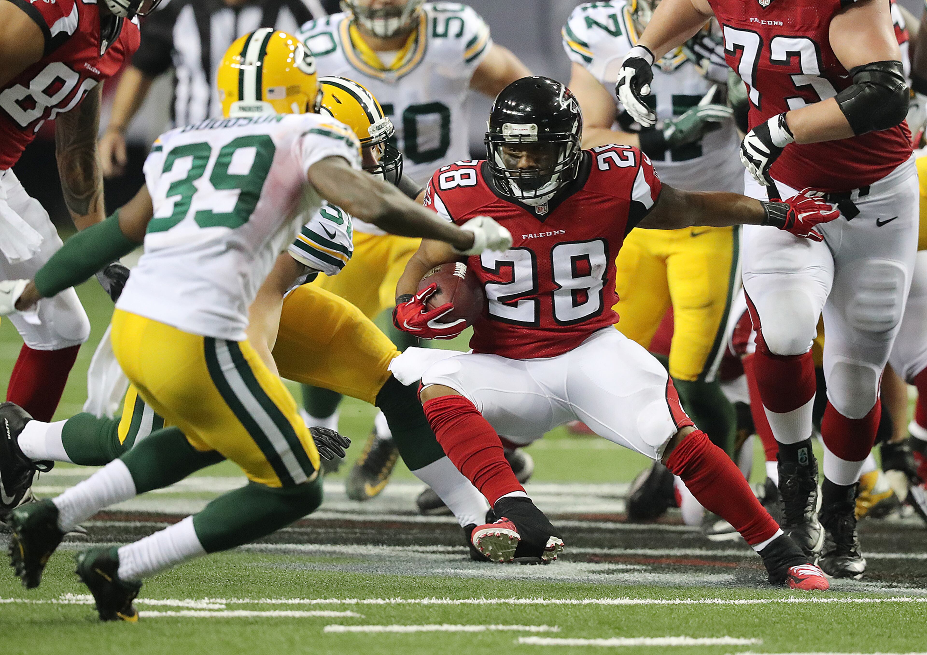 October 30, 2016 ATLANTA: Falcons running back Terron Ward picks up a first down against the Packers during the second half in an NFL football game on Sunday, Oct. 30, 2016, in Atlanta. Curtis Compton /ccompton@ajc.com