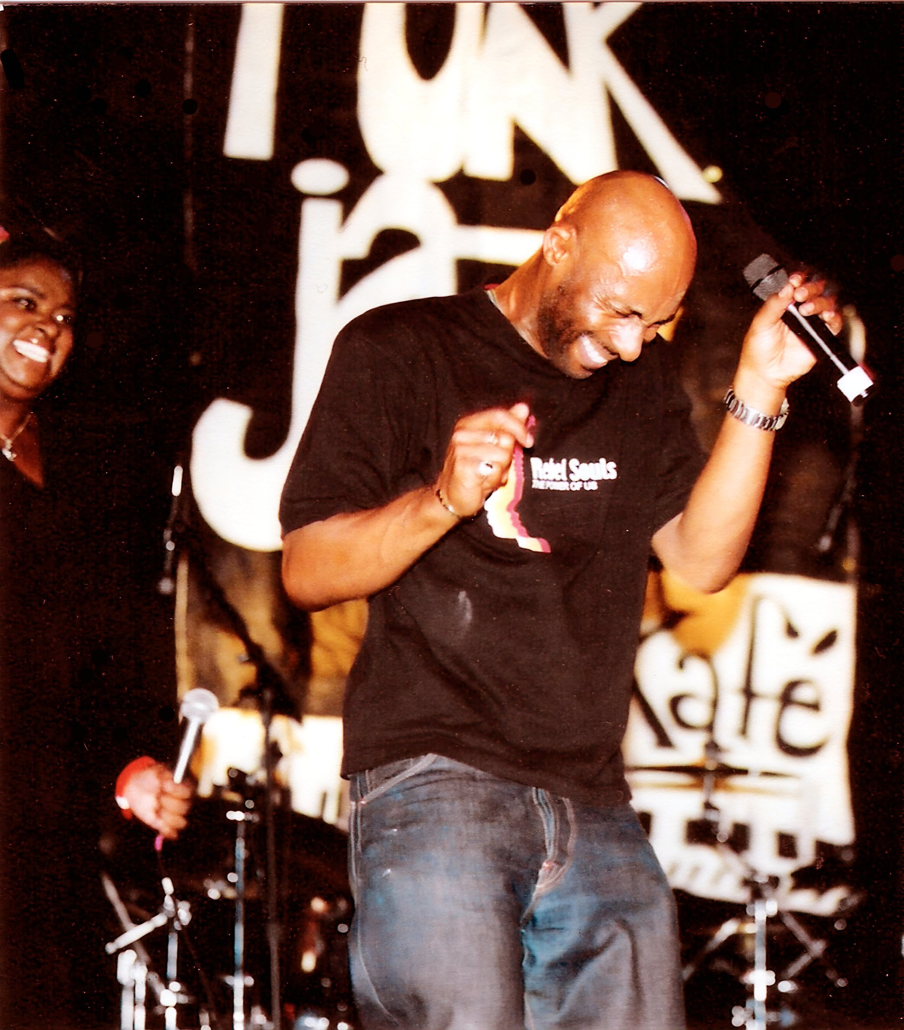 Carl McIntosh and Jane Eugene of the British R&B band Loose Ends at the 2000 FunkJazz Kafé. Their performance was a reunion of the band, which had been broken up for more than a decade.