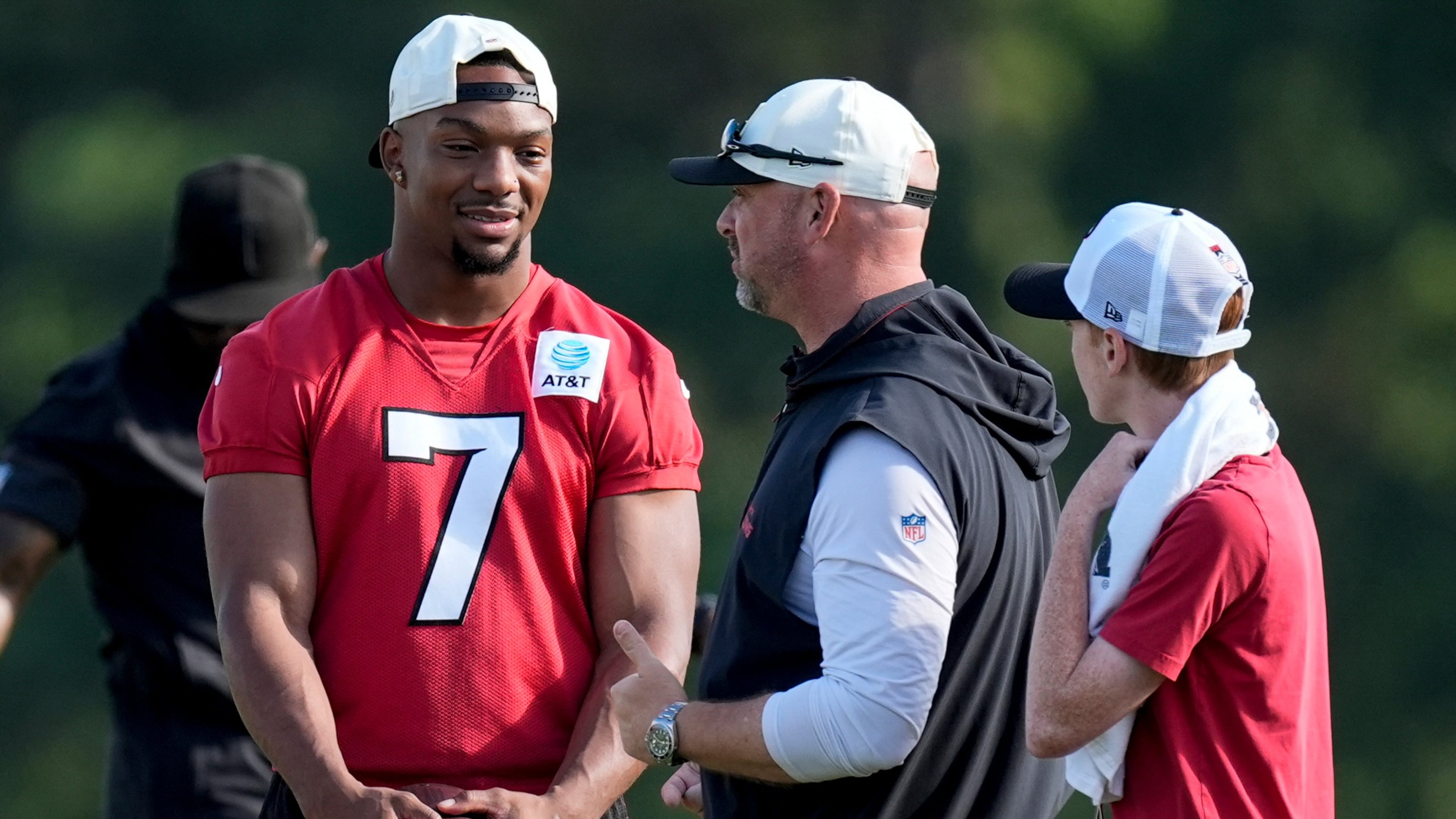 Atlanta Falcons running back Bijan Robinson (7) speak to a coach during a Atlanta Falcons training camp, Monday, Aug. 3, 2026, in Flowery Branch, Ga. (AP Photo/Mike Stewart)