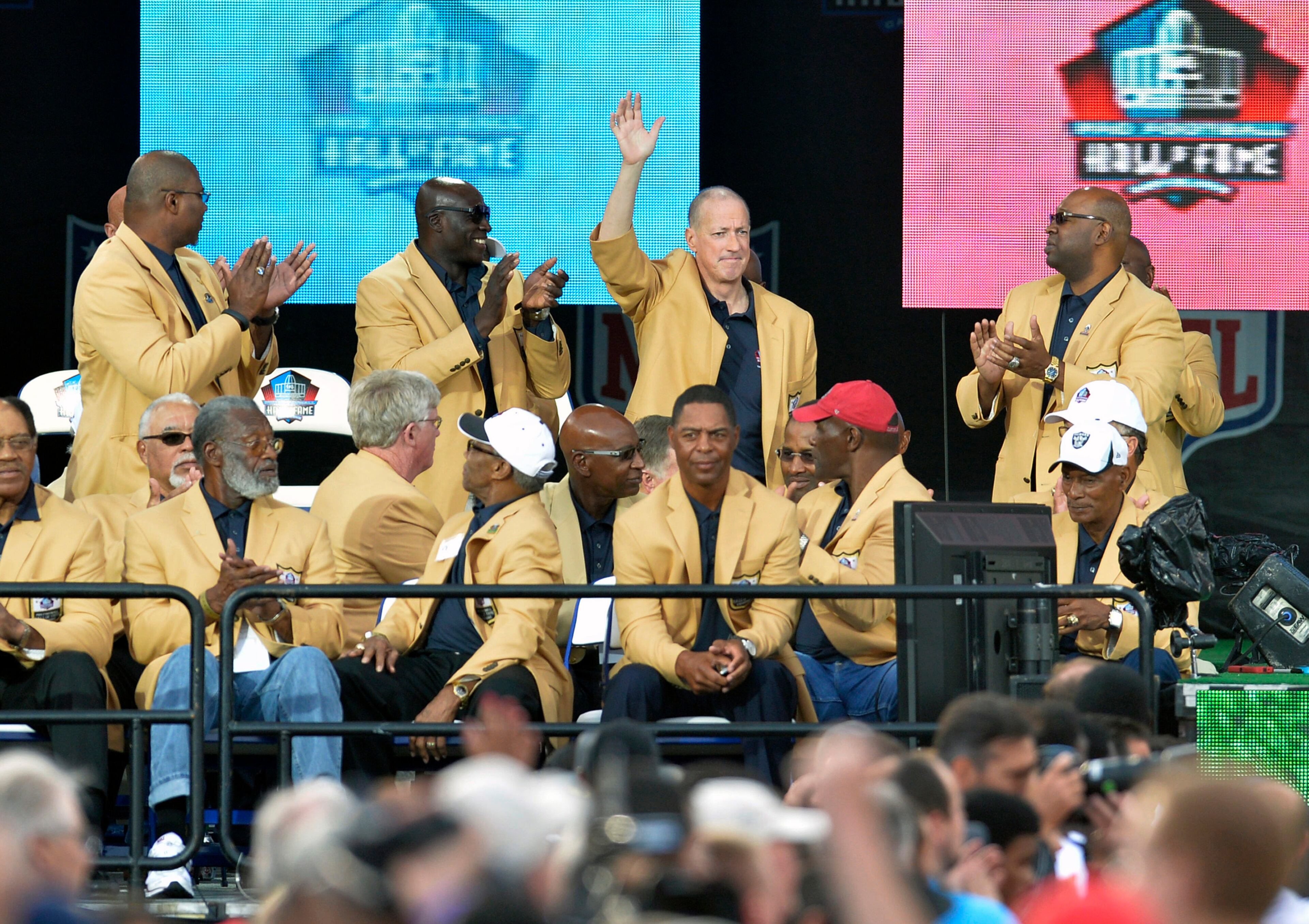 Former Buffalo Bills quarterback Jim Kelly waves to the crowd during the 2014 Pro Football Hall of Fame Enshrinement Ceremony at the Pro Football Hall of Fame Saturday, Aug 2, 2014 in Canton, Ohio. (AP Photo/David Richard)
