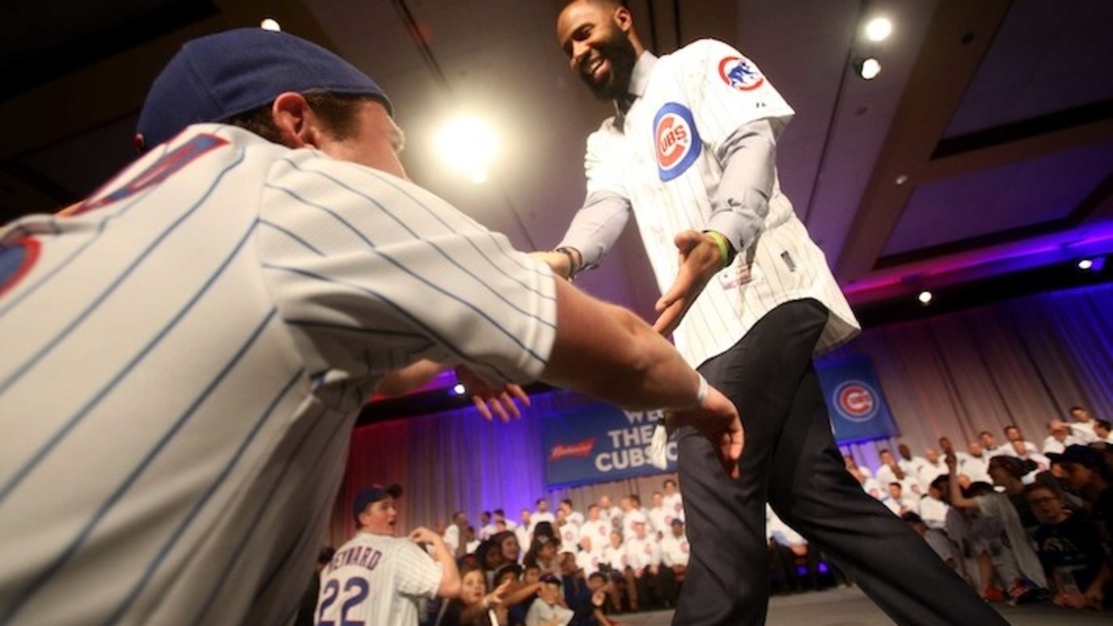 Chicago Cubs outfielder Jason Heyward greets fans during the baseball team's convention, Friday, Jan. 15, 2016, in Chicago. (Daniel White/Daily Herald via AP)