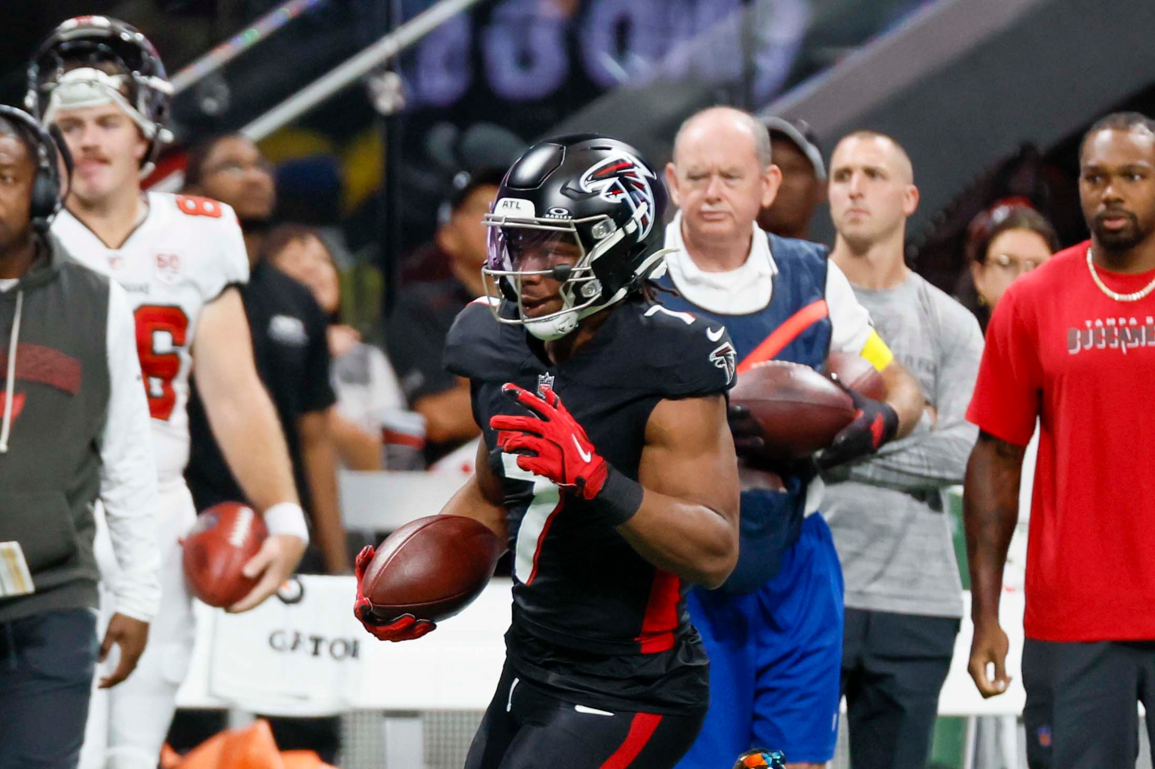 Atlanta Falcons running back Bijan Robinson (7) runs for a touchdown during the first half of an NFL football game against the Tampa Bay Buccaneers at Mercedes-Benz Stadium on Sunday, September 7, 2025, in Atlanta.
(Miguel Martinez/ AJC)
