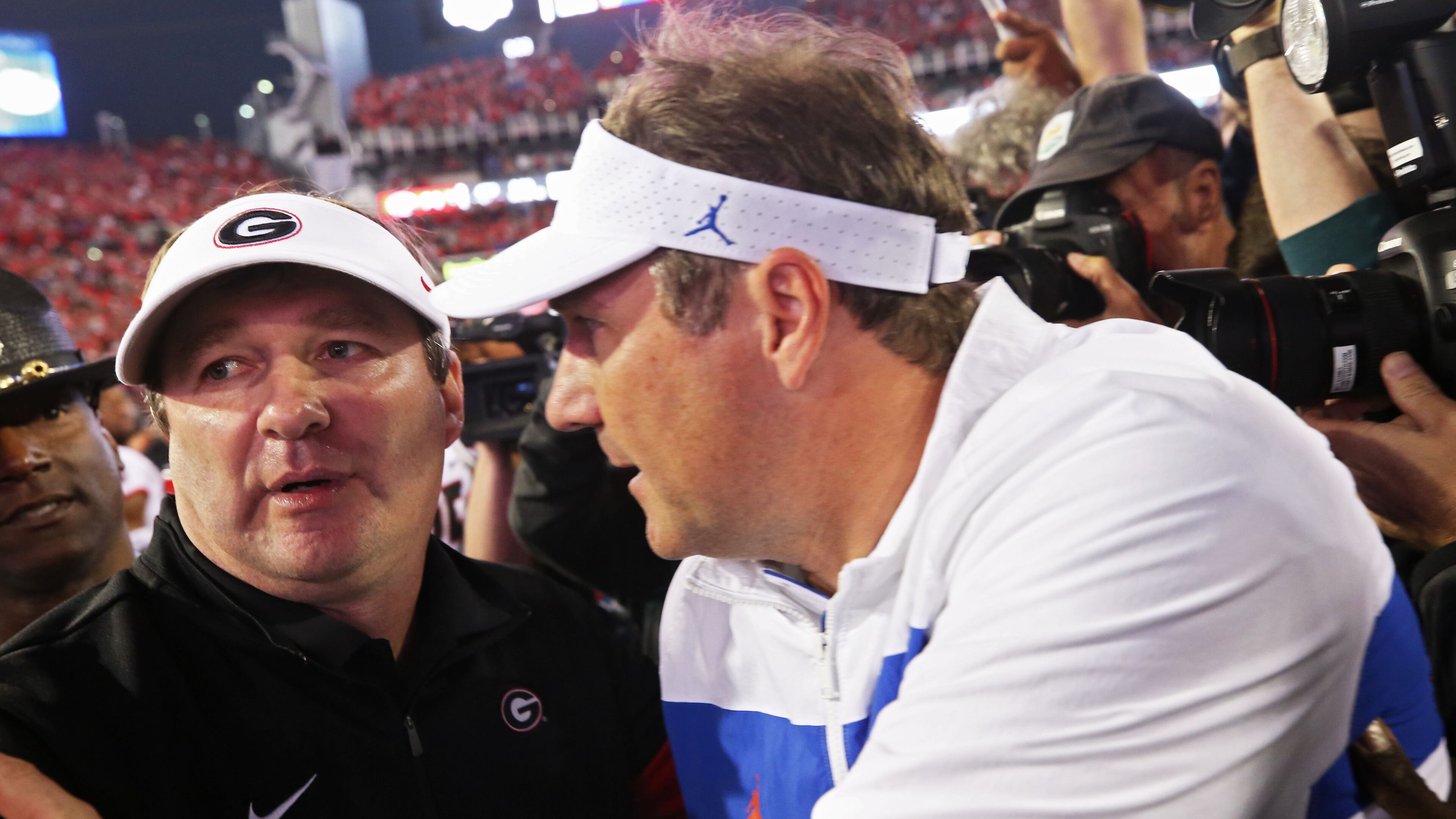 Florida Gators head coach Dan Mullen (right) congratulates Georgia Bulldogs head coach Kirby Smart. Bob Andres / robert.andres@ajc.com