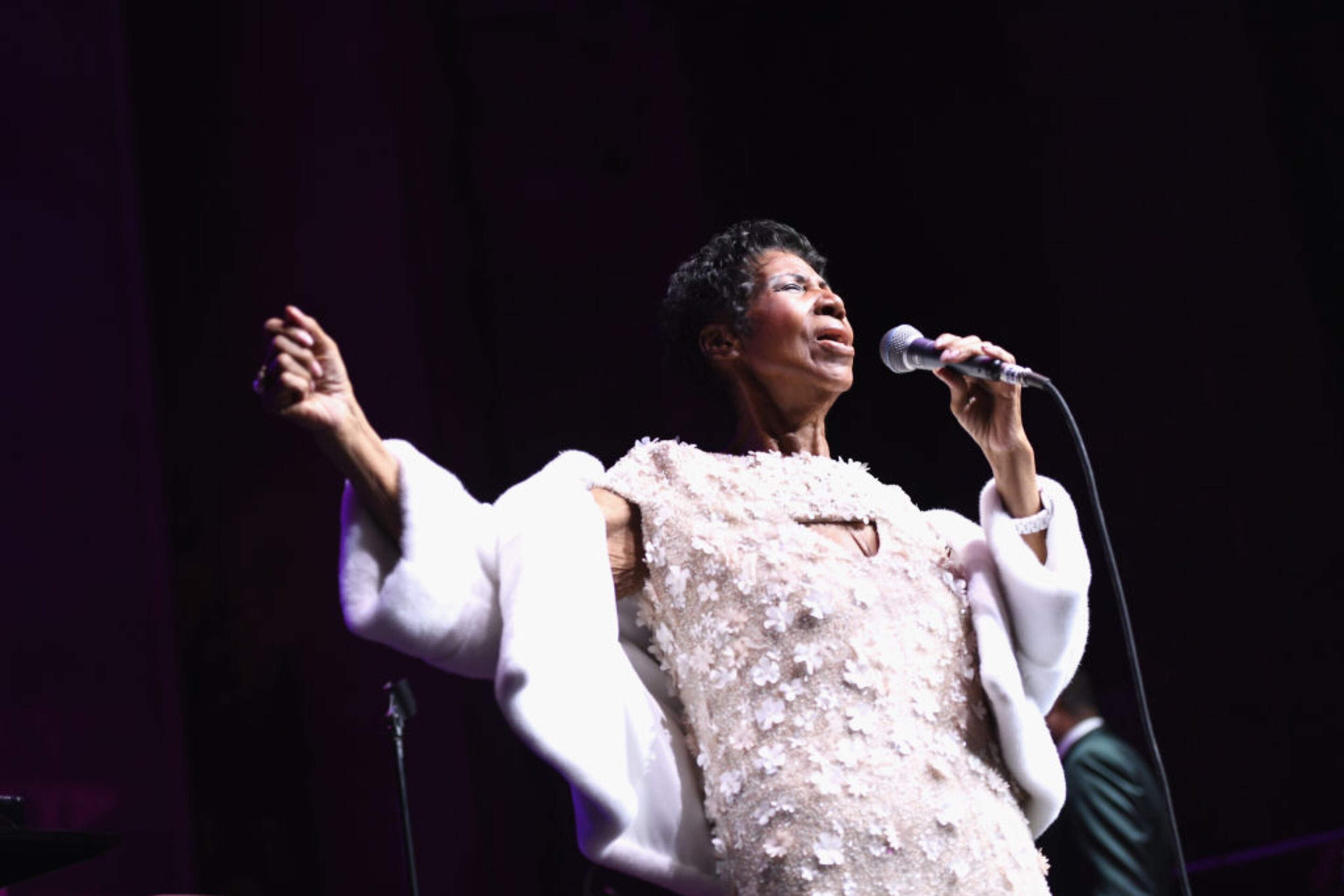 NEW YORK, NY - NOVEMBER 07: Aretha Franklin performs onstage at the Elton John AIDS Foundation Commemorates Its 25th Year And Honors Founder Sir Elton John During New York Fall Gala at Cathedral of St. John the Divine on November 7, 2017 in New York City. (Photo by Dimitrios Kambouris/Getty Images)