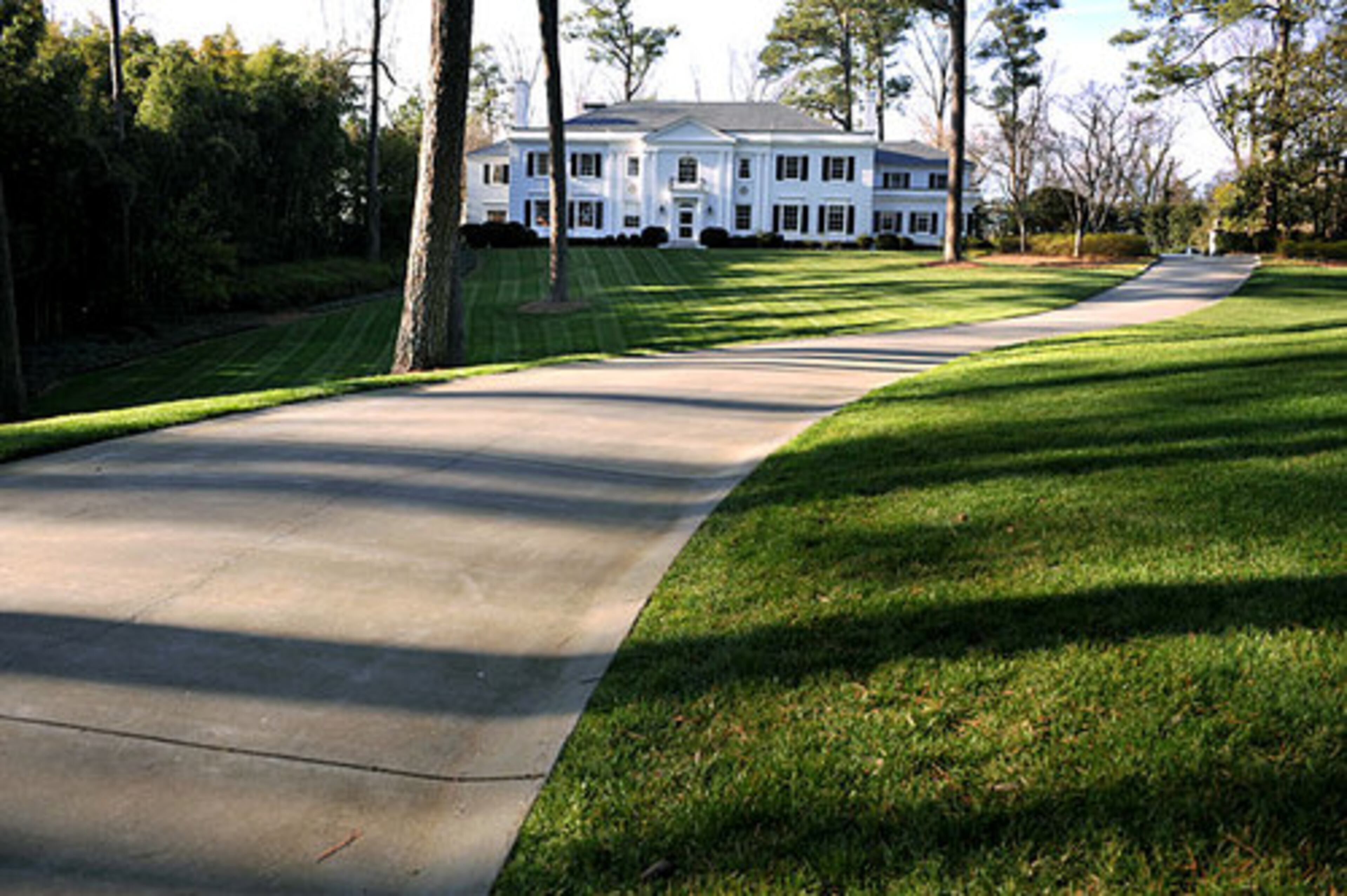 The Millners frequently opened the famous home for a wide variety of charity events, such as the Atlanta Symphony's annual Designer Showhouse in 1989. Windcrofte was the home of Coca-Cola CEO and philanthropist Robert Woodruff from 1945 until his death in 1985. Realtors Wes Vawter and Betsy Akers of Atlanta Fine Homes Sotheby's International Realty are handling the $13.9 million listing.