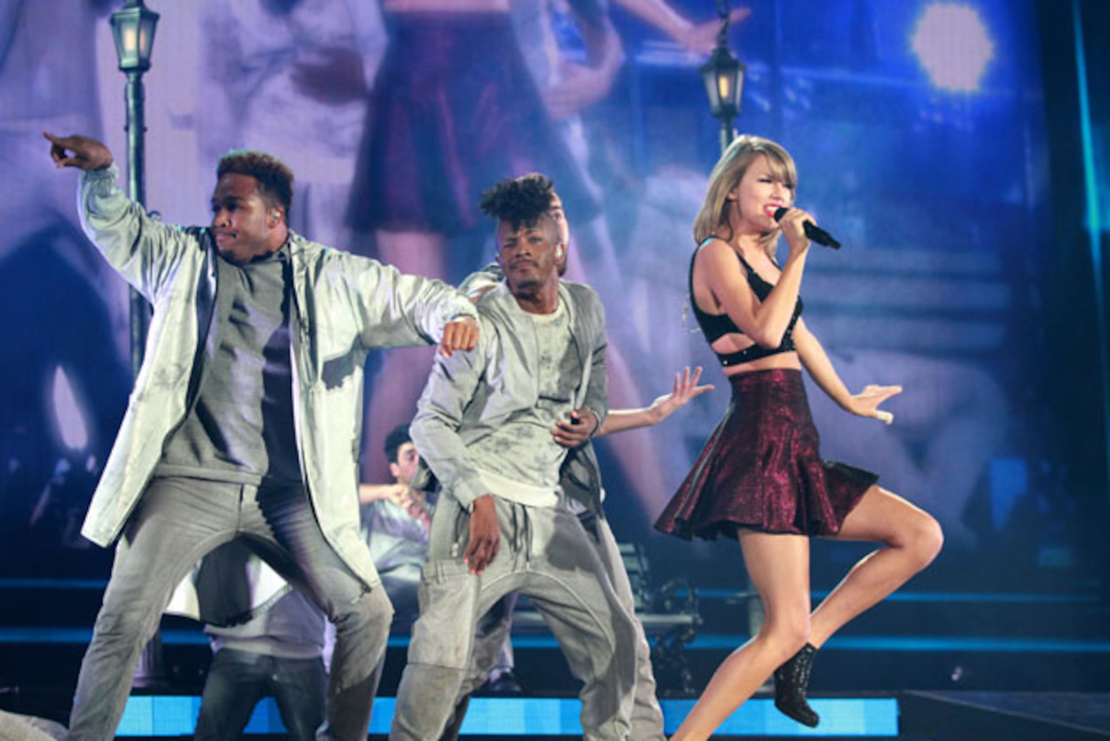 #24 of #36. PLEASE KEEP IN SEQUENTIAL ORDER FOR THE CONTINUITY OF THE GALLERY.
Taylor Swift sold out the Georgia Dome on her 1989 World Tour on Saturday, October 24, 2015, with Vance Joy and Shawn Mendes opening. Over 50,000 fans cheered on the three red-hot pop stars.
Robb D. Cohen /RobbsPhotos.com