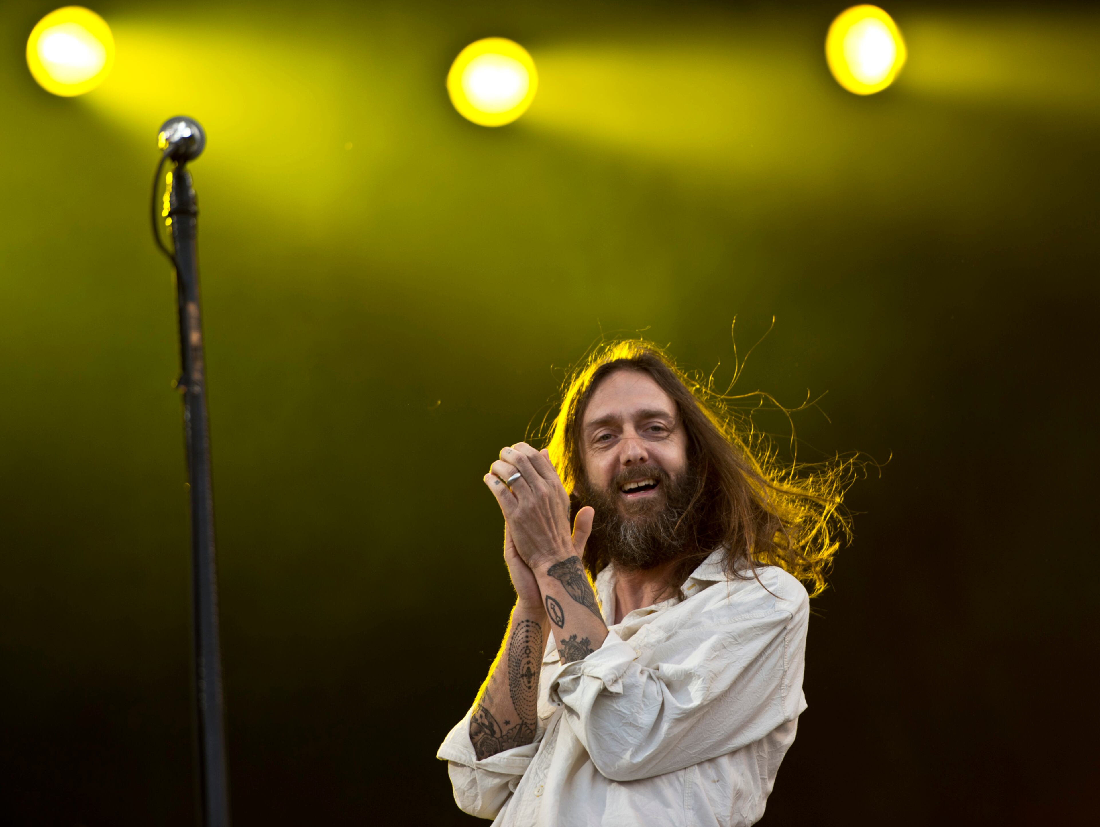 Chris Robinson and The Black Crowes got the beach crowd rockin' during the second day of the Hangout Music Festival in Gulf Shores, Ala.