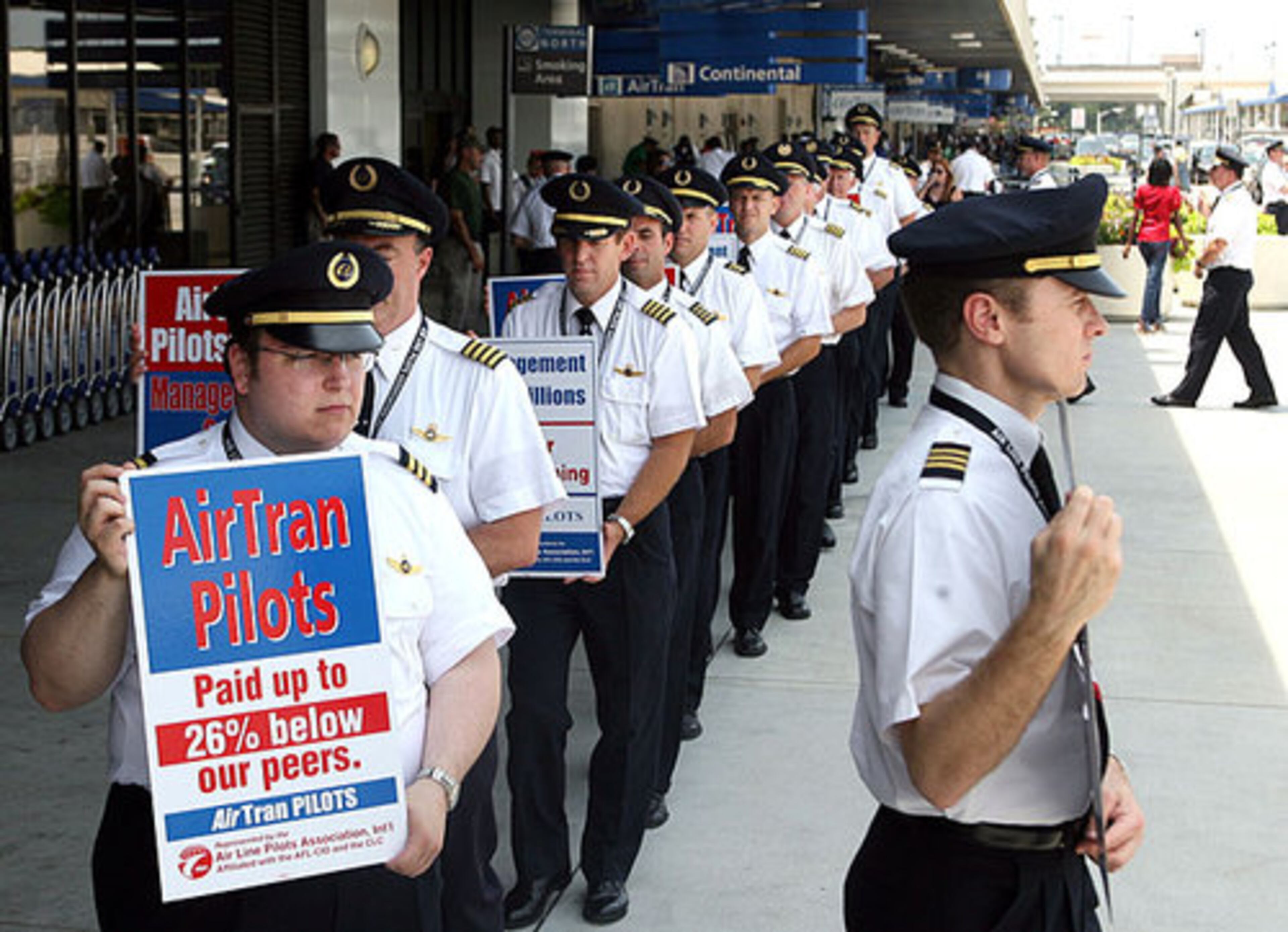 AirTran pilot picketing: Union officials said that about 150 pilots came out on their days off to picket in groups of 50 in several areas in front of the airport.
