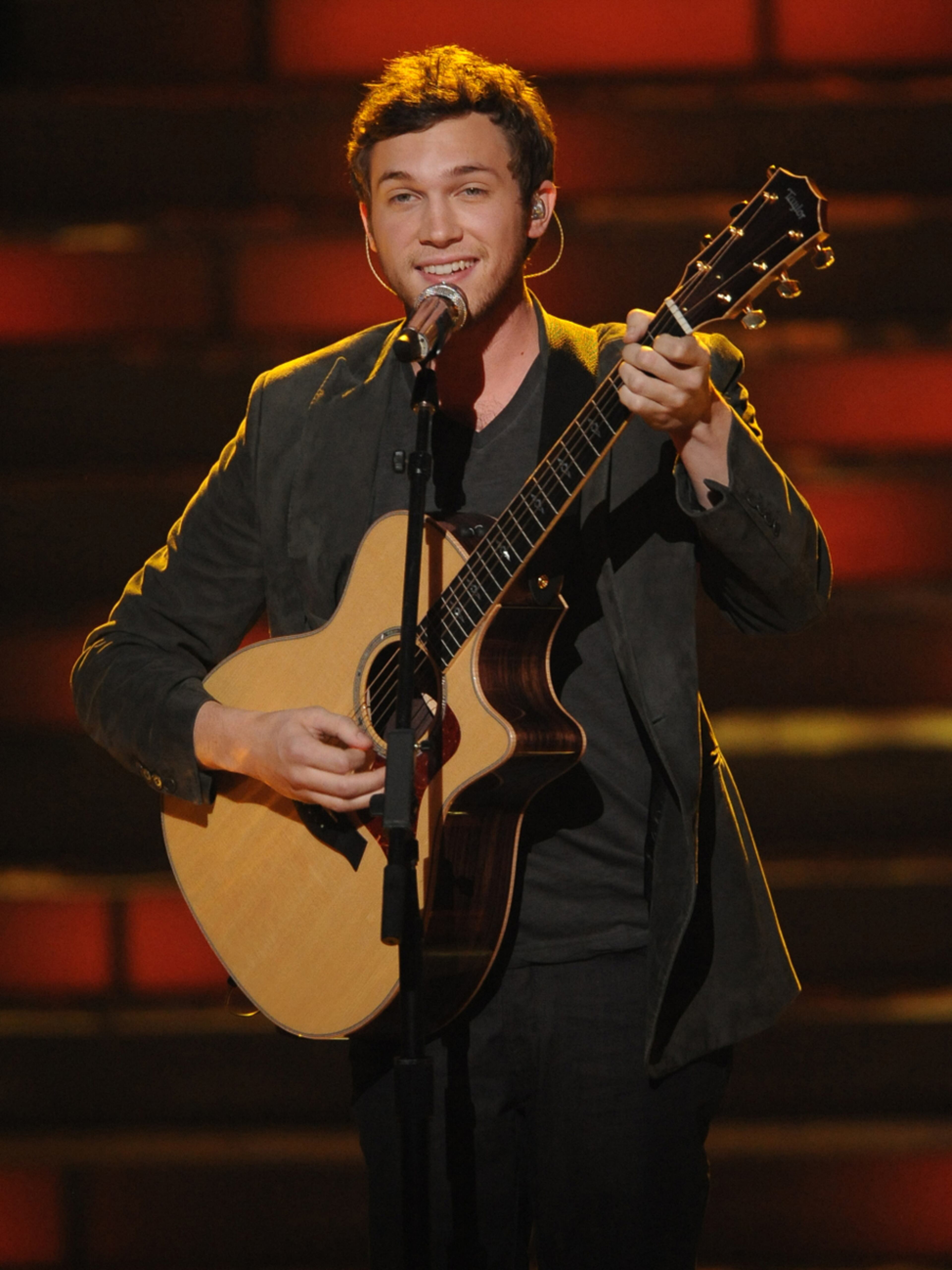 AMERICAN IDOL: Phillip Phillips performs on AMERICAN IDOL Tuesday, May 22, (8:00-9:00 PM ET/PT) on FOX. CR: Michael Becker / FOX.
