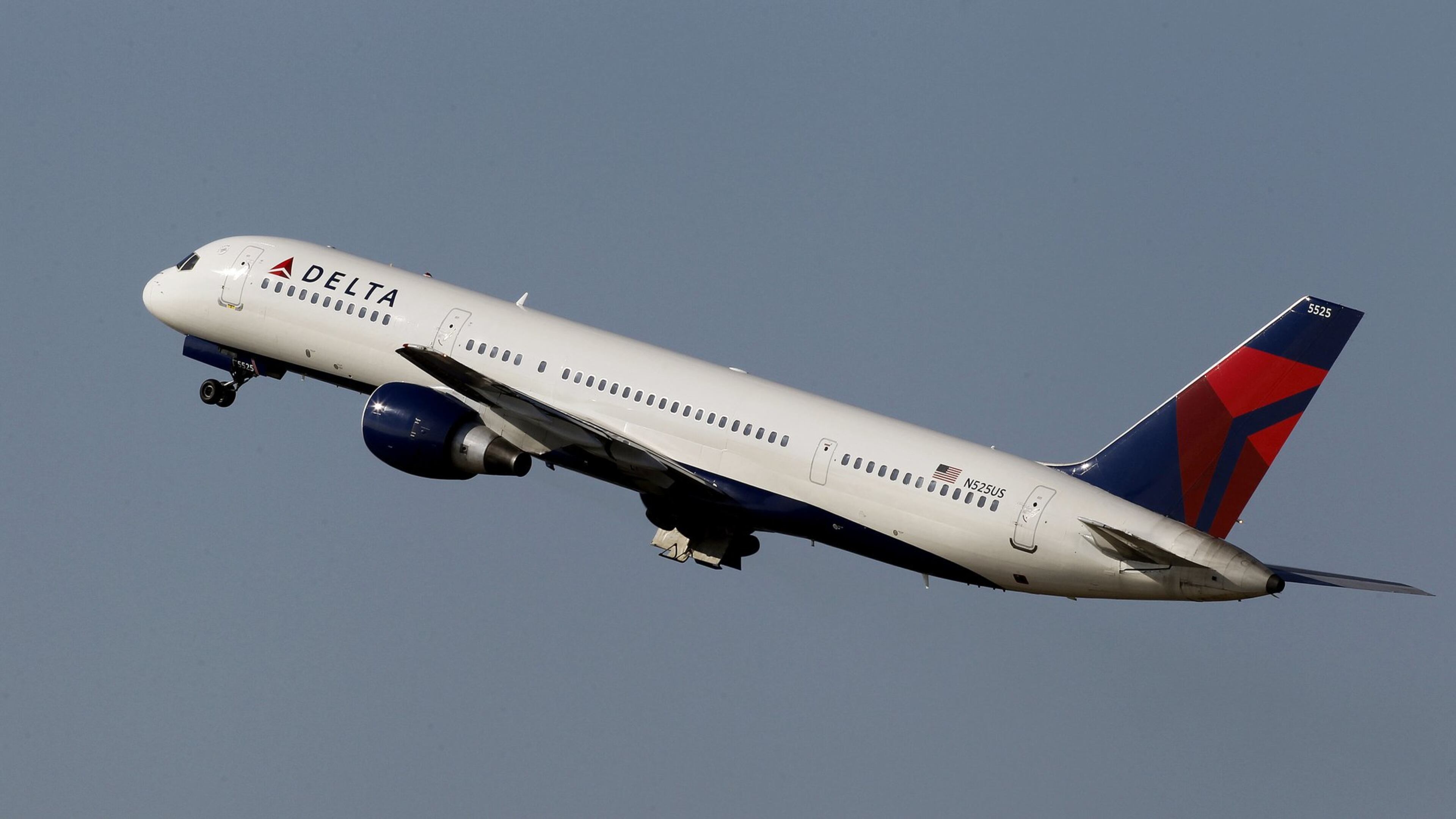 A Delta Air Lines Boeing 757 taking off in Tampa.