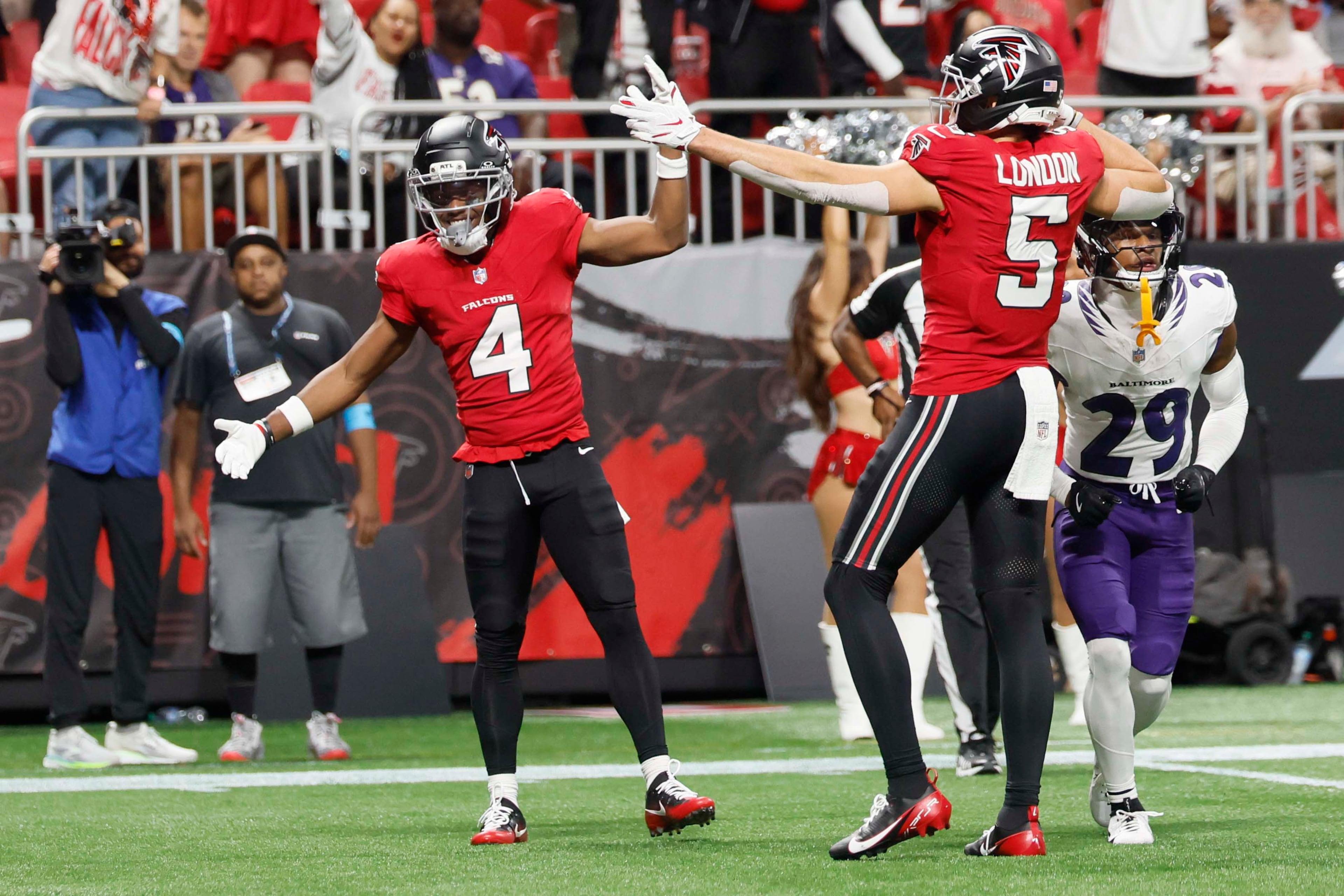 Atlanta Falcons wide receiver Drake London (5) and Atlanta Falcons wide receiver Jahan Dotson (4) after a play during the first half of an football game against the Baltimore Ravens at Mercedes-Benz Stadium in Atlanta, GA, Sunday, Oct. 11, 2026. (Miguel Martinez/AJC)