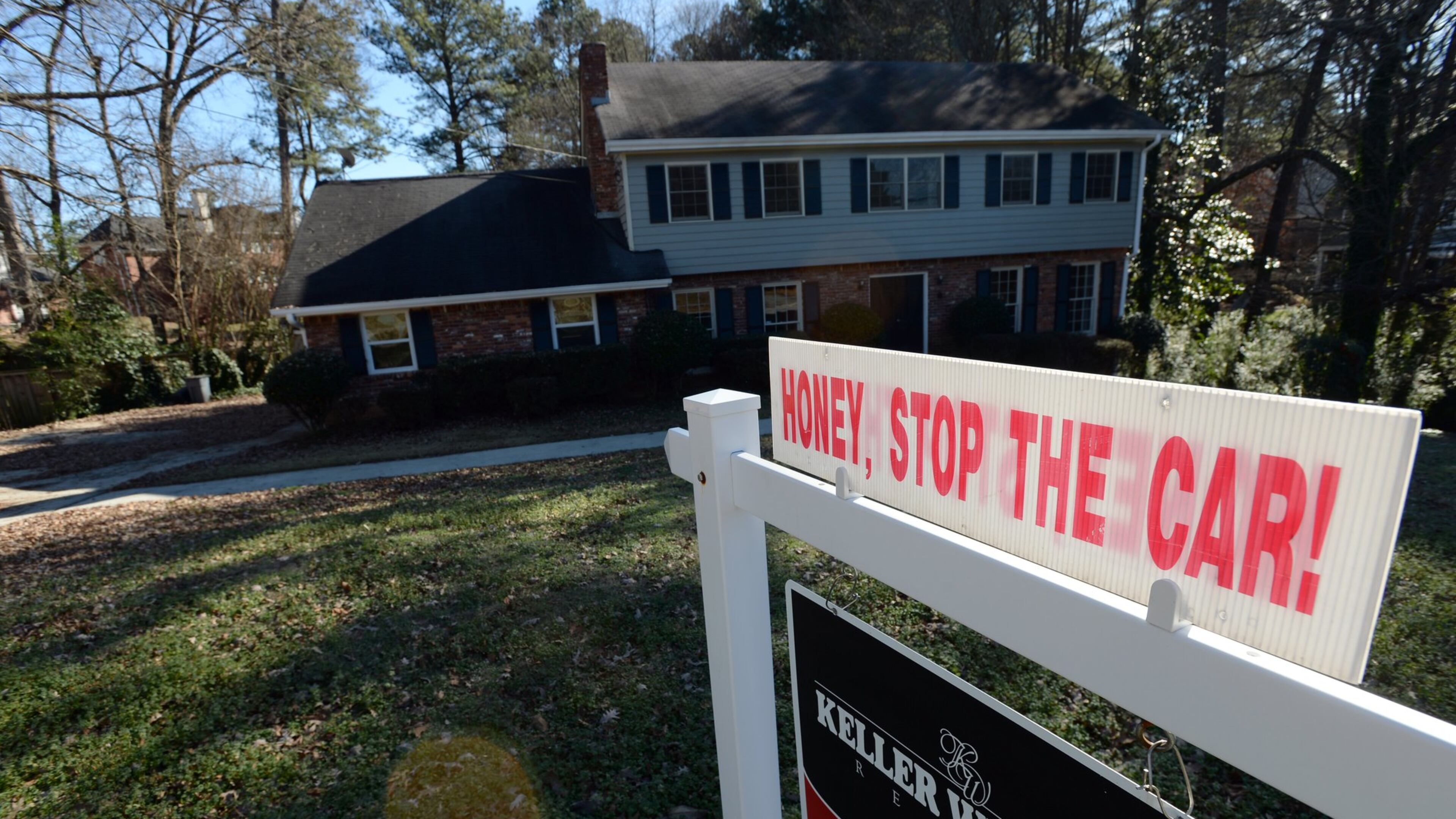 Metro Atlanta’s housing market staged a comeback in 2013, with foreclosures falling 44 percent, the lowest level since 2006.