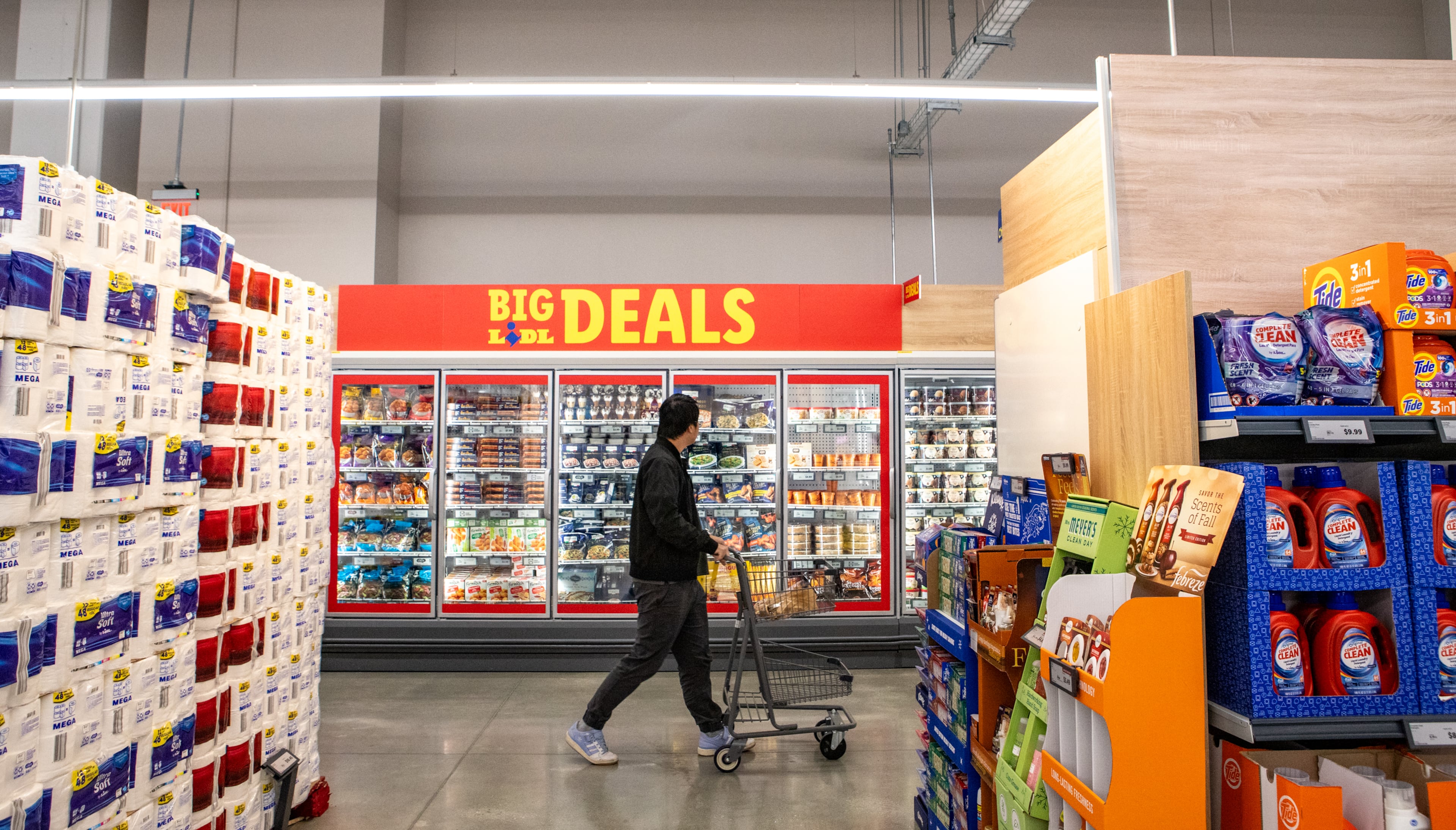 Lidl opened a new store in West Midtown on Wednesday, Oct. 22, 2025. (Jenni Girtman for The Atlanta Journal-Constitution)