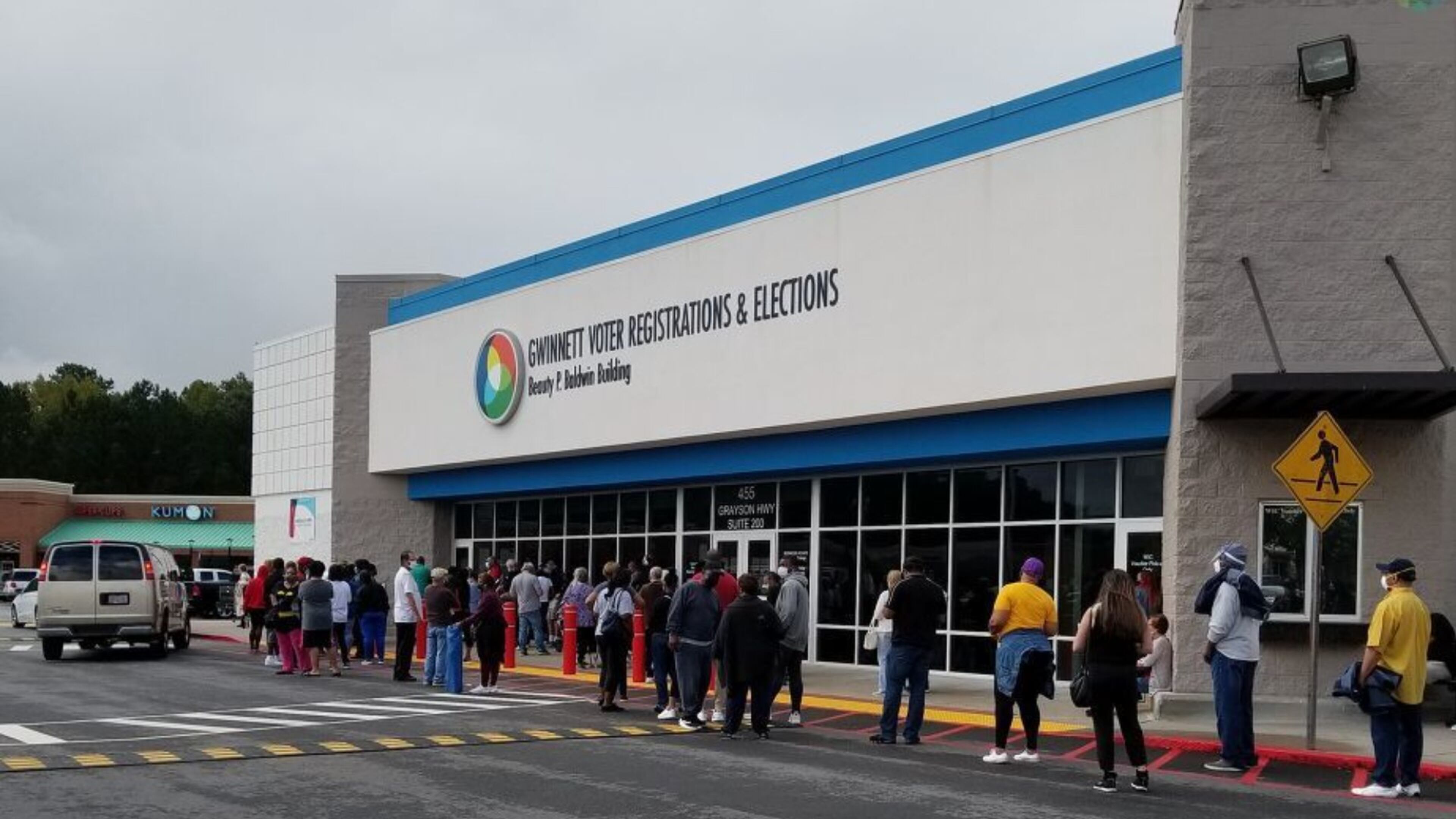 A federal judge has upheld Georgia's ban on providing food and water near voting precincts. (AJC file photo)