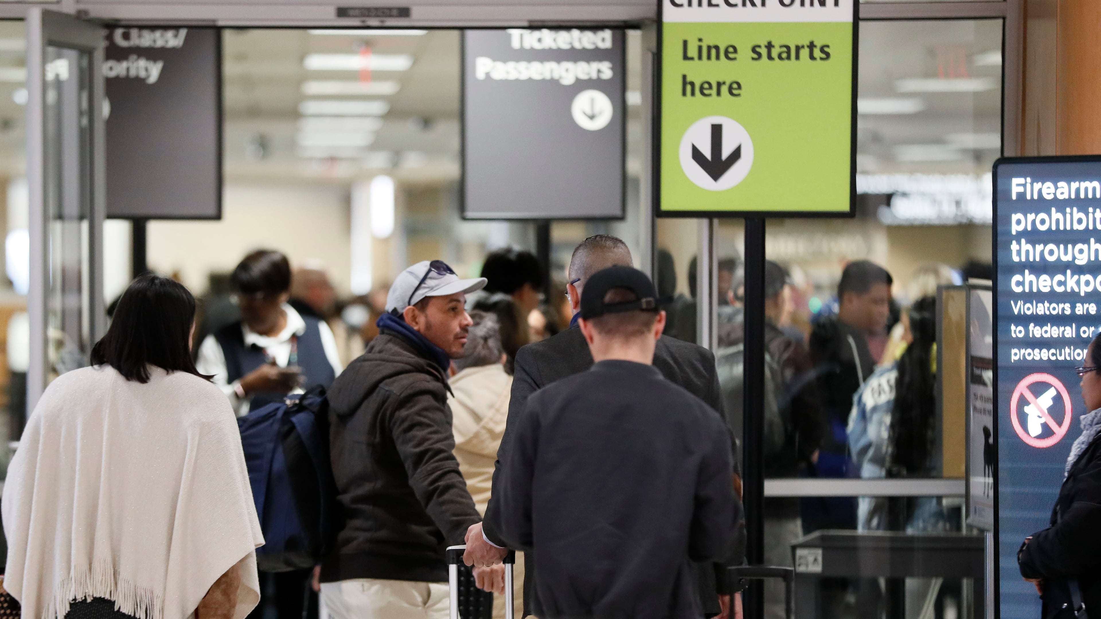 Passengers enter the Domestic North Checkpoint on January 11, 2019, as TSA employees continued to work the security lines at Hartsfield-Jackson International Airport as the federal shutdown continued. (Photo: Bob Andres / bandres@ajc.com)
