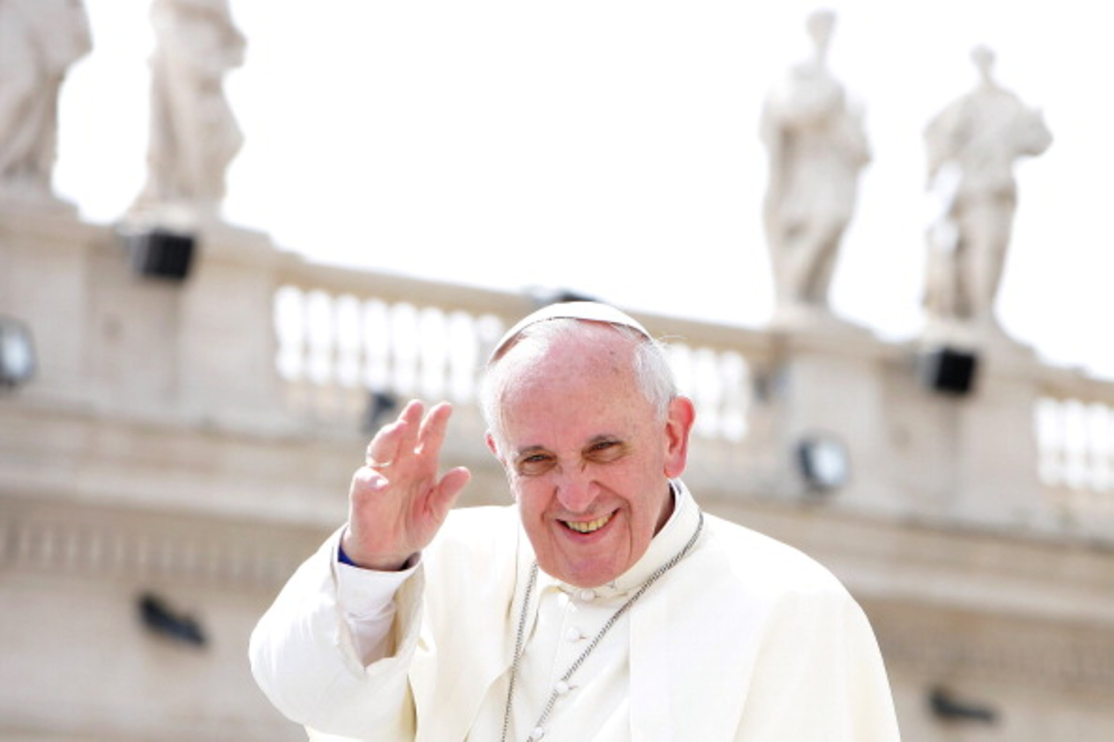 VATICAN CITY, VATICAN - SEPTEMBER 11: Pope Francis waves to the faithful at the end of his weekly General Audience in St. Peter's Square on September 11, 2013 in Vatican City, Vatican. The Holy Father continued his catechetical reflections on the Church, focusing on the image of the Church as Mother. The Pope also greeted pilgrims from several countries, including England, Wales, Kenya, Malta and the United States. (Photo by Franco Origlia/Getty Images)