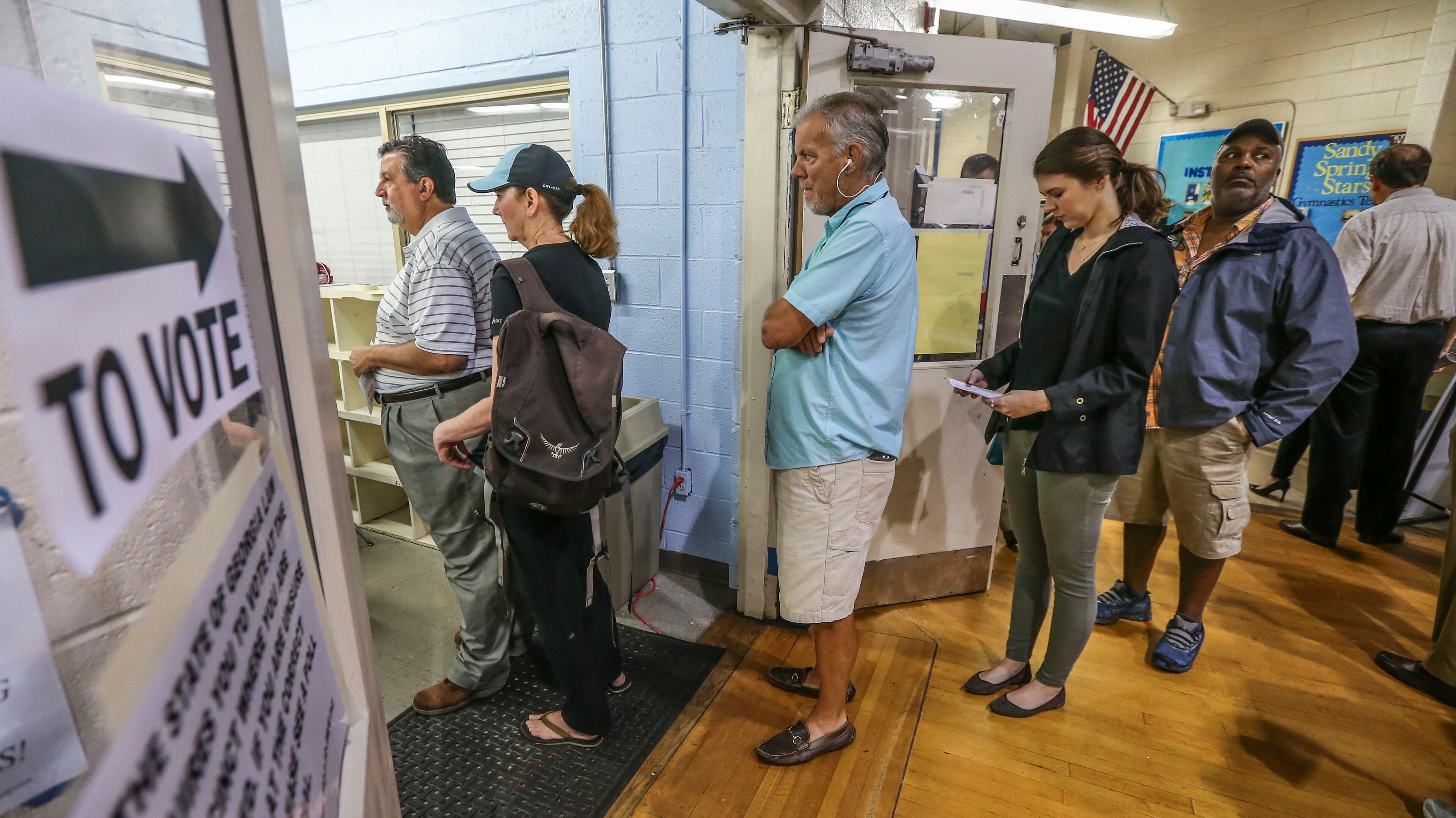Voters line up on June 20 at the Hammond Park Gymnasium at 705 Hammond Drive in Sandy Springs. JOHN SPINK/JSPINK@AJC.COM.
