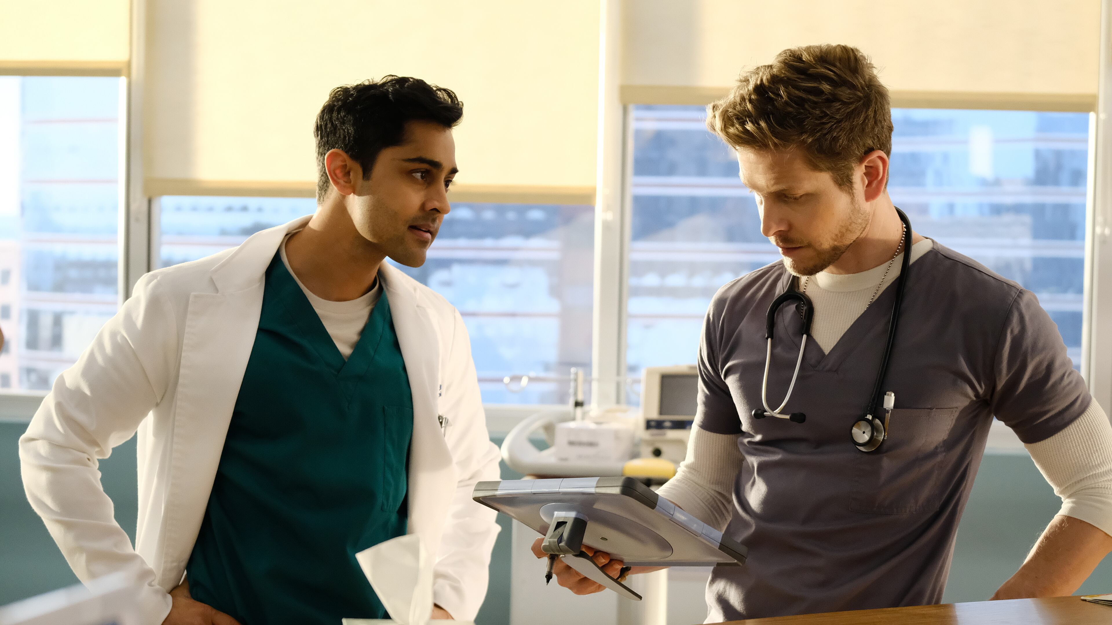 THE RESIDENT: L-R: Manish Dayal and Matt Czuchry in the "Total Eclipse of the Heart" season finale episode of THE RESIDENT airing Monday, May 14 (9:00-10:00 PM ET/PT) on FOX. ©2018 Fox Broadcasting Co. Cr: Guy D'Alema/FOX