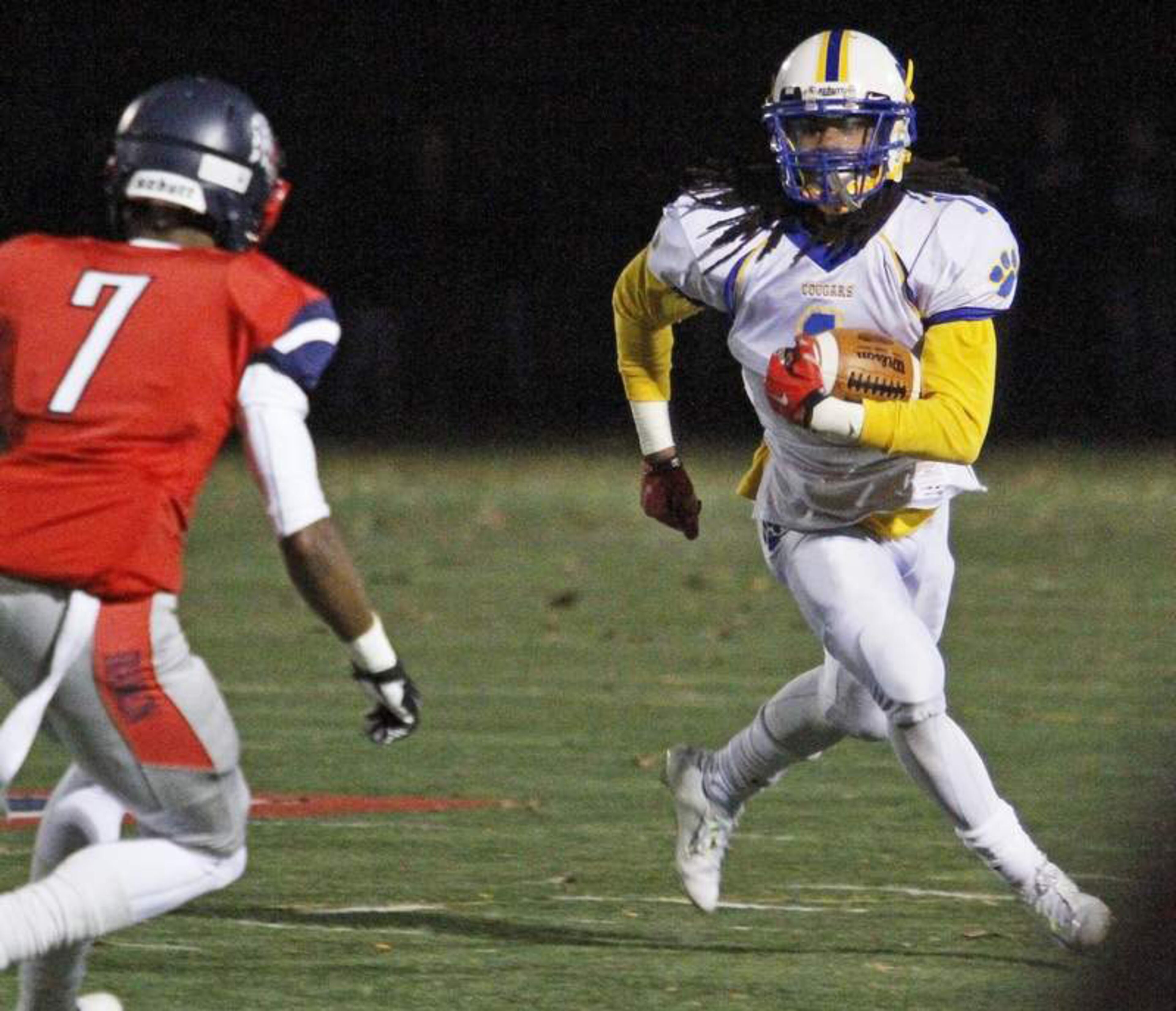 Though Briscoe will play cornerback for the Bulldogs, it was as a running back that he made his biggest contribution at Thomas Stone High. He rushed for more than 1,500 yards his senior season.