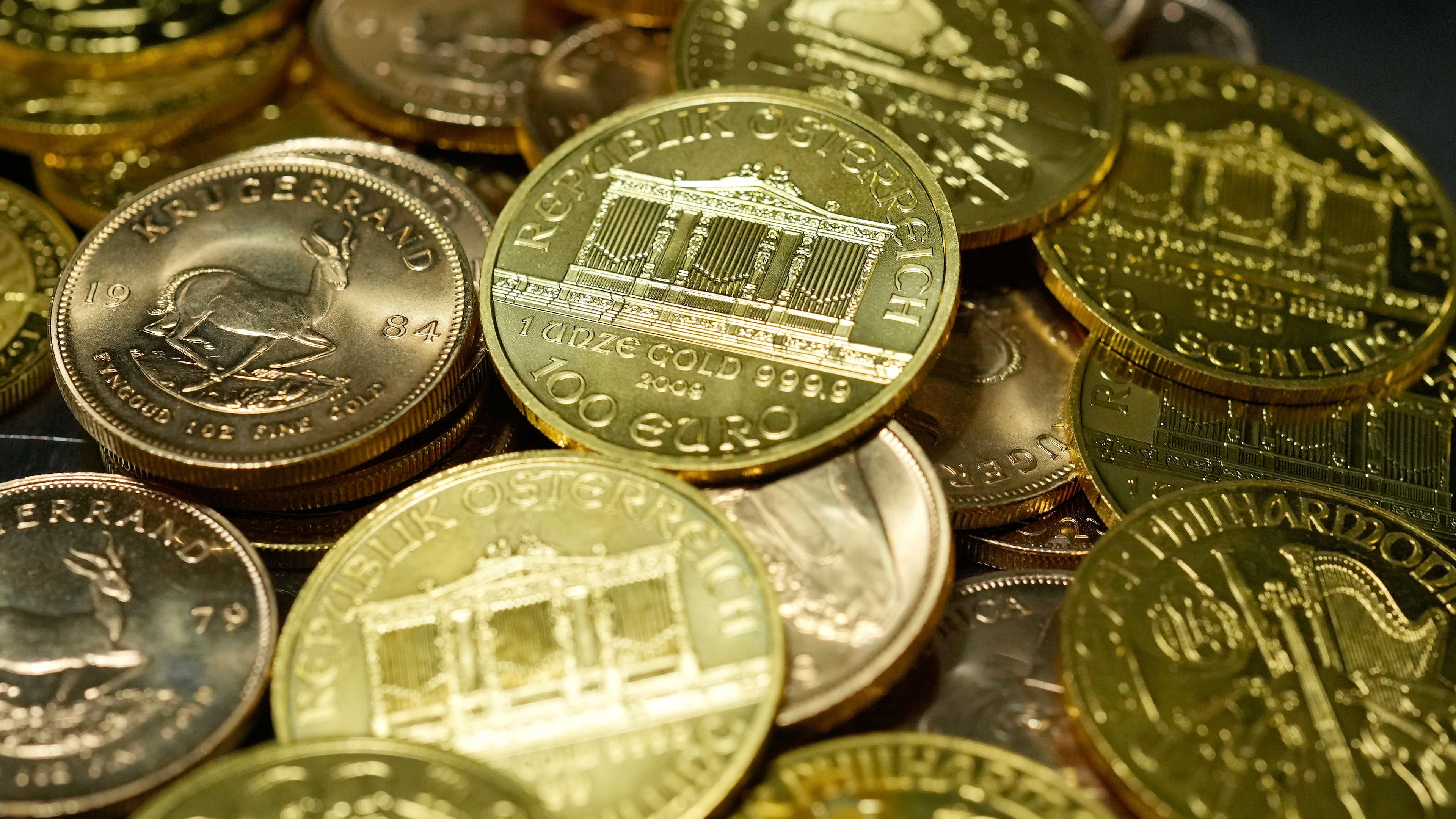 FILE - 1 Ounce Fine Gold Coins are displayed in the safe deposit boxes room at the Pro Aurum gold house in Munich, Germany, Friday, April 25, 2025. (AP Photo/Matthias Schrader, File)