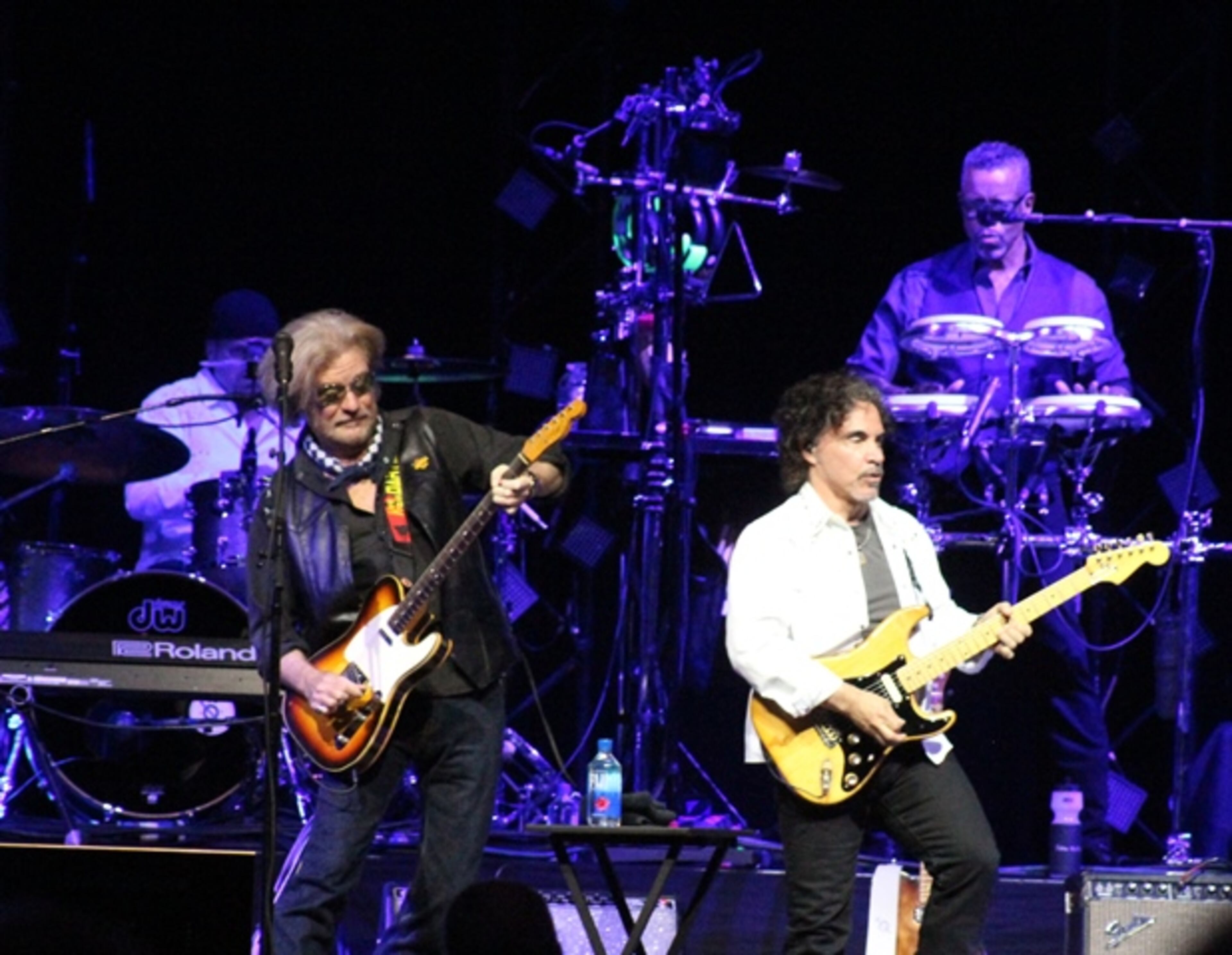 Hall and Oates share a guitar solo. Photo: Melissa Ruggieri/AJC