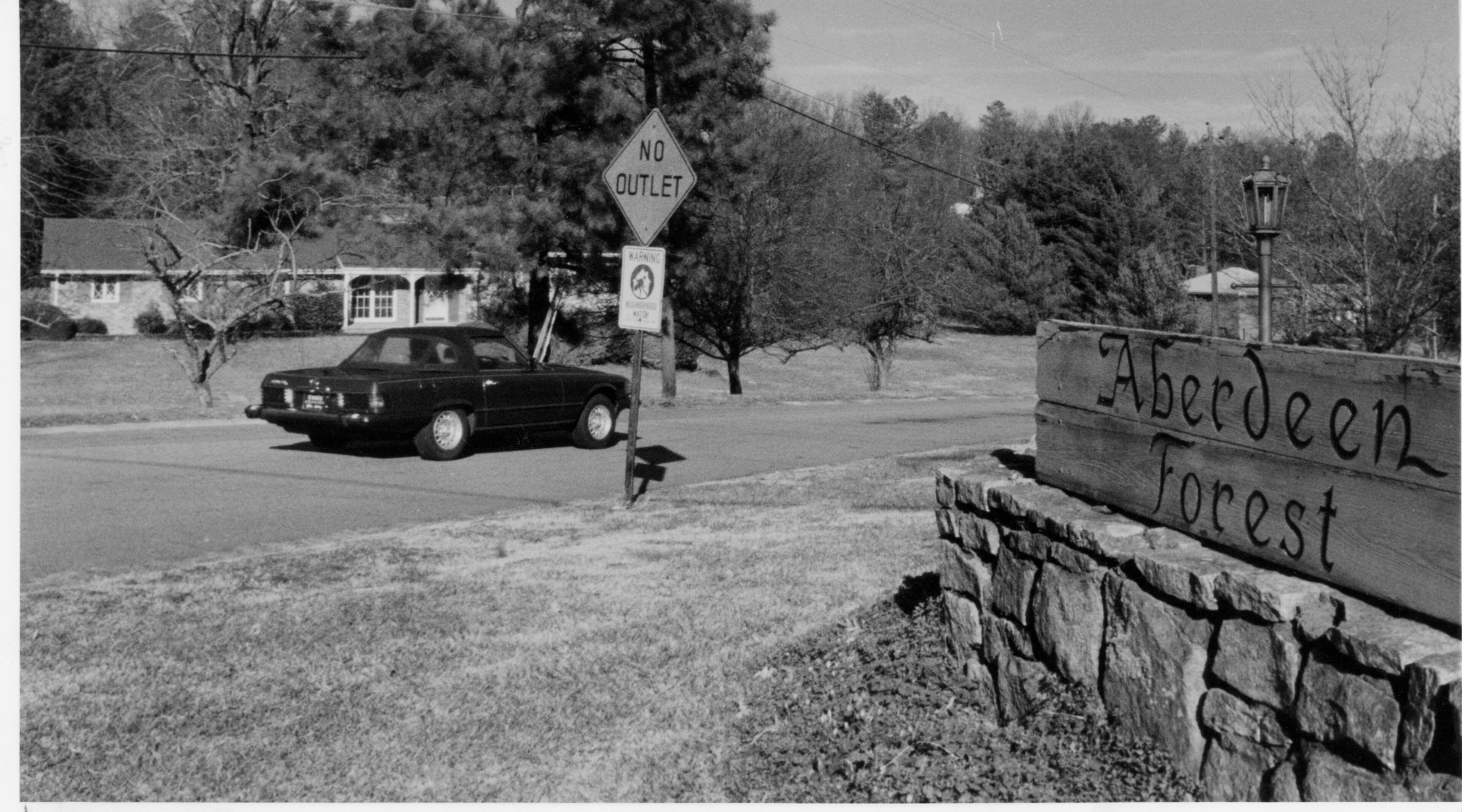 890104 Sandy Springs, Ga: This is the entrance to Aberdeen Forest subdivision at the corner of Hammond Road and Glenairy Drive. Kim King has hit a snag in getting financing for his plan to turn the Aberdeen Forest subdivision in Sandy Springs into an office and commercial development. Some residents have begun fixing up their homes again.