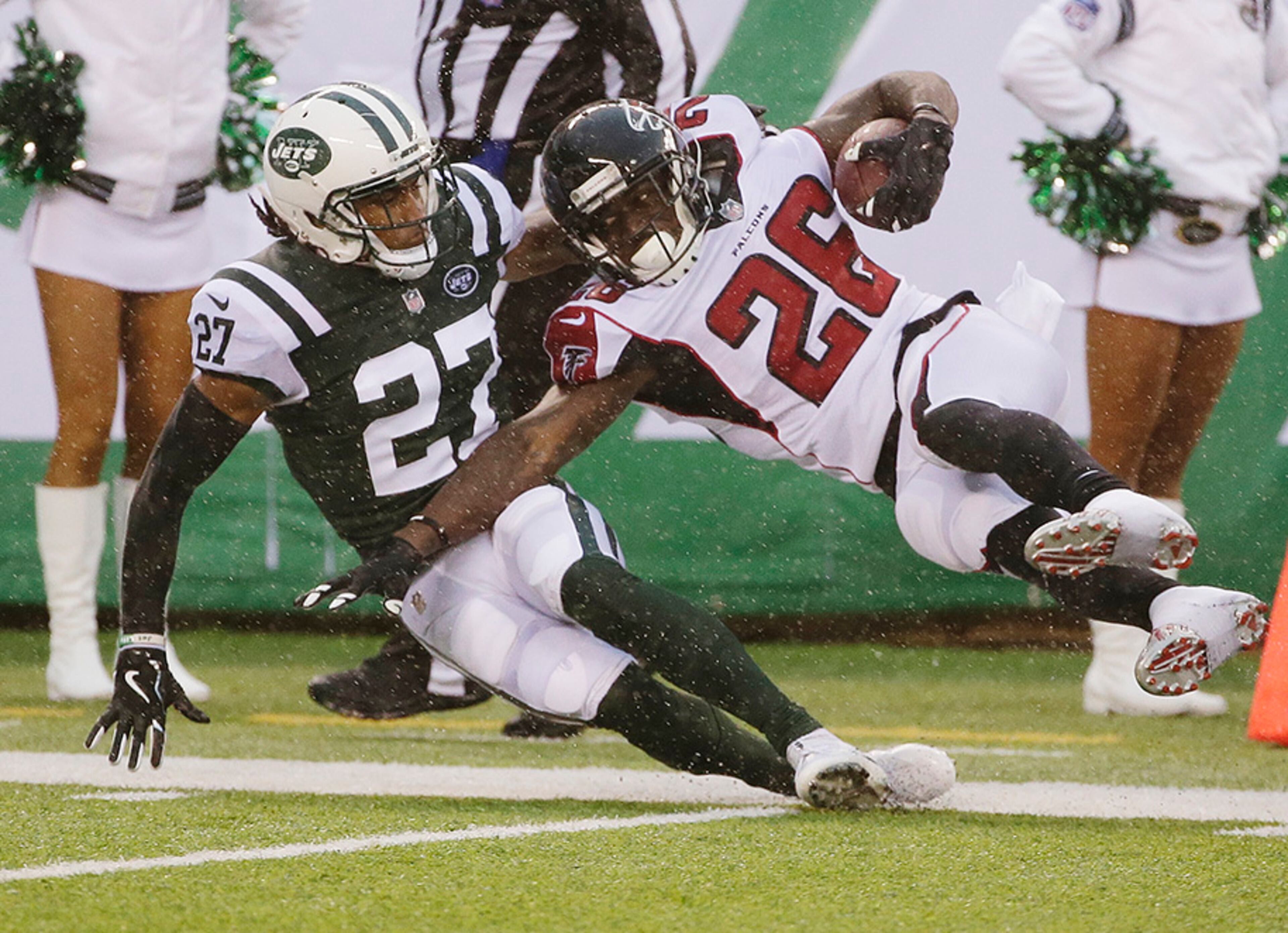 New York Jets' Darryl Roberts (27) forces Atlanta Falcons' Tevin Coleman (26) out of bounds during the second half of an NFL football game Sunday, Oct. 29, 2017, in East Rutherford, N.J. (AP Photo/Seth Wenig)