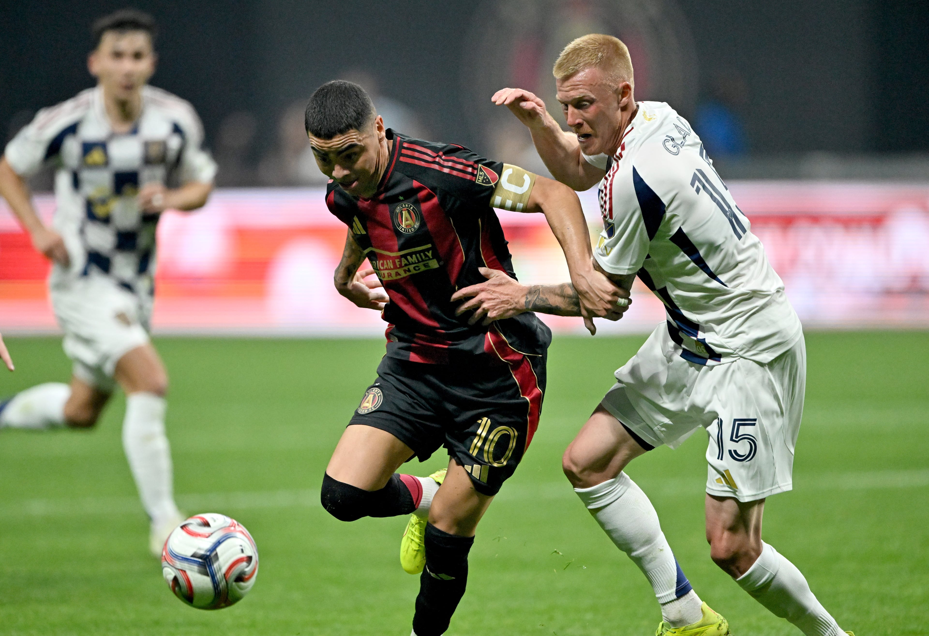 Atlanta United midfielder Miguel Almirón (10) gets past Real Salt Lake defender Justen Glad (15) during the first half in Atlanta United's home opener at Mercedes-Benz Stadium, Saturday, March 7, 2026, in Atlanta. Real Salt Lake won 3-2 over Atlanta United. (Hyosub Shin/AJC)