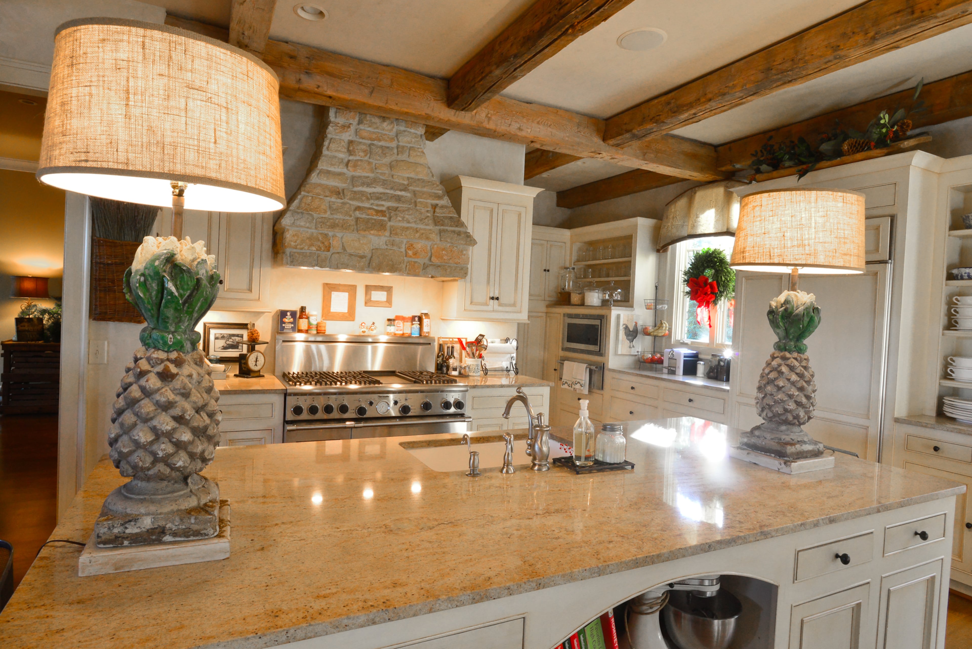 The open kitchen provides a vast living space for J.T. and Lisa Rieves, their children and their guests. The family and their friends can sit at the island or around the fireplace, all with lake views. (Christopher Oquendo Photography)