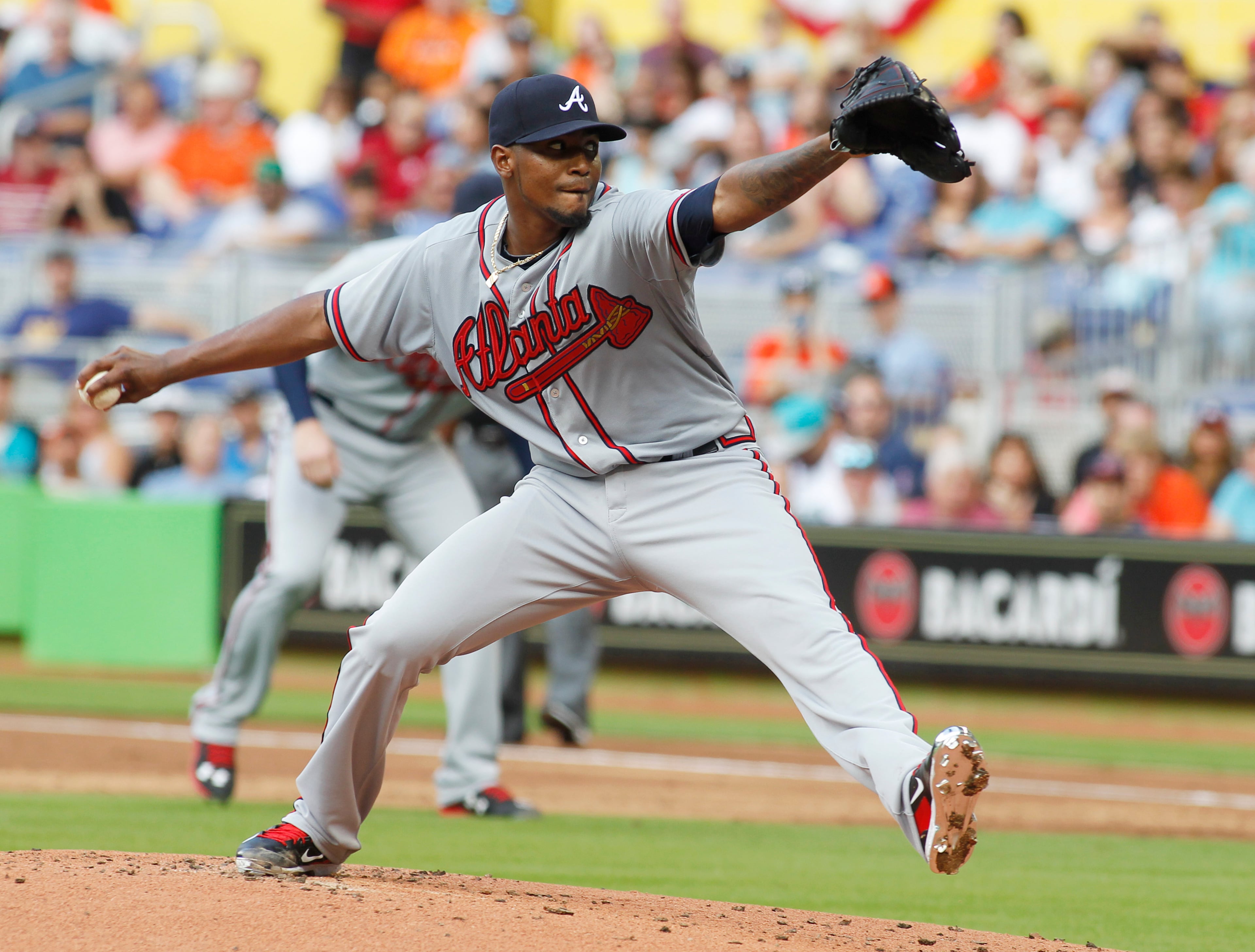 Atlanta Braves starting pitcher Julio Teheran throws in the first inning against the Miami Marlins during their opening day baseball game in Miami, Monday, April 6, 2015. (AP Photo/Joe Skipper)