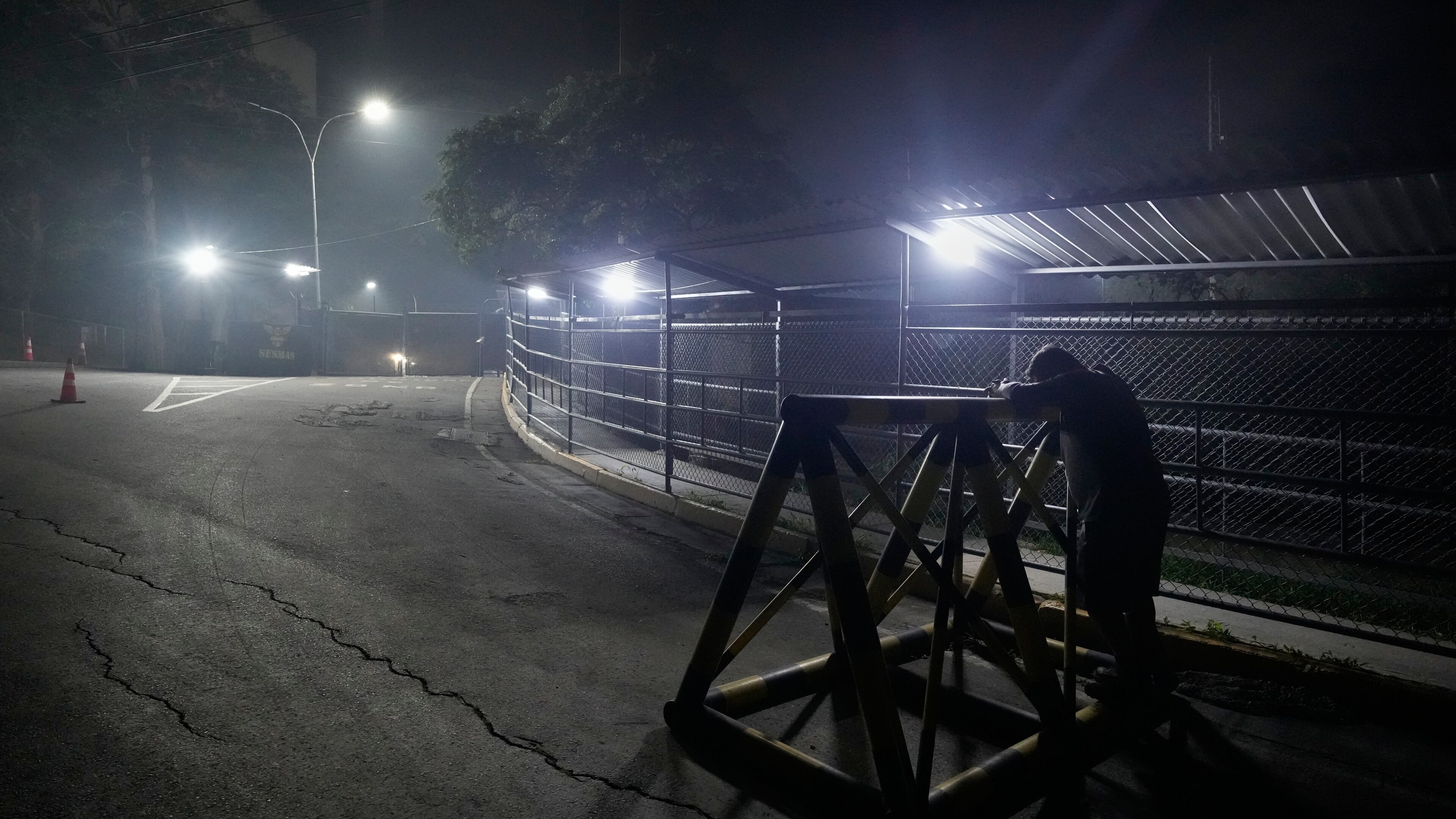 A relative of a political prisoner waits outside the Rodeo I prison in Guatire, Venezuela, Thursday, Jan. 8, 2026, after National Assembly President Jorge Rodriguez said the government would release Venezuelan and foreign prisoners. (AP Photo/Matias Delacroix)