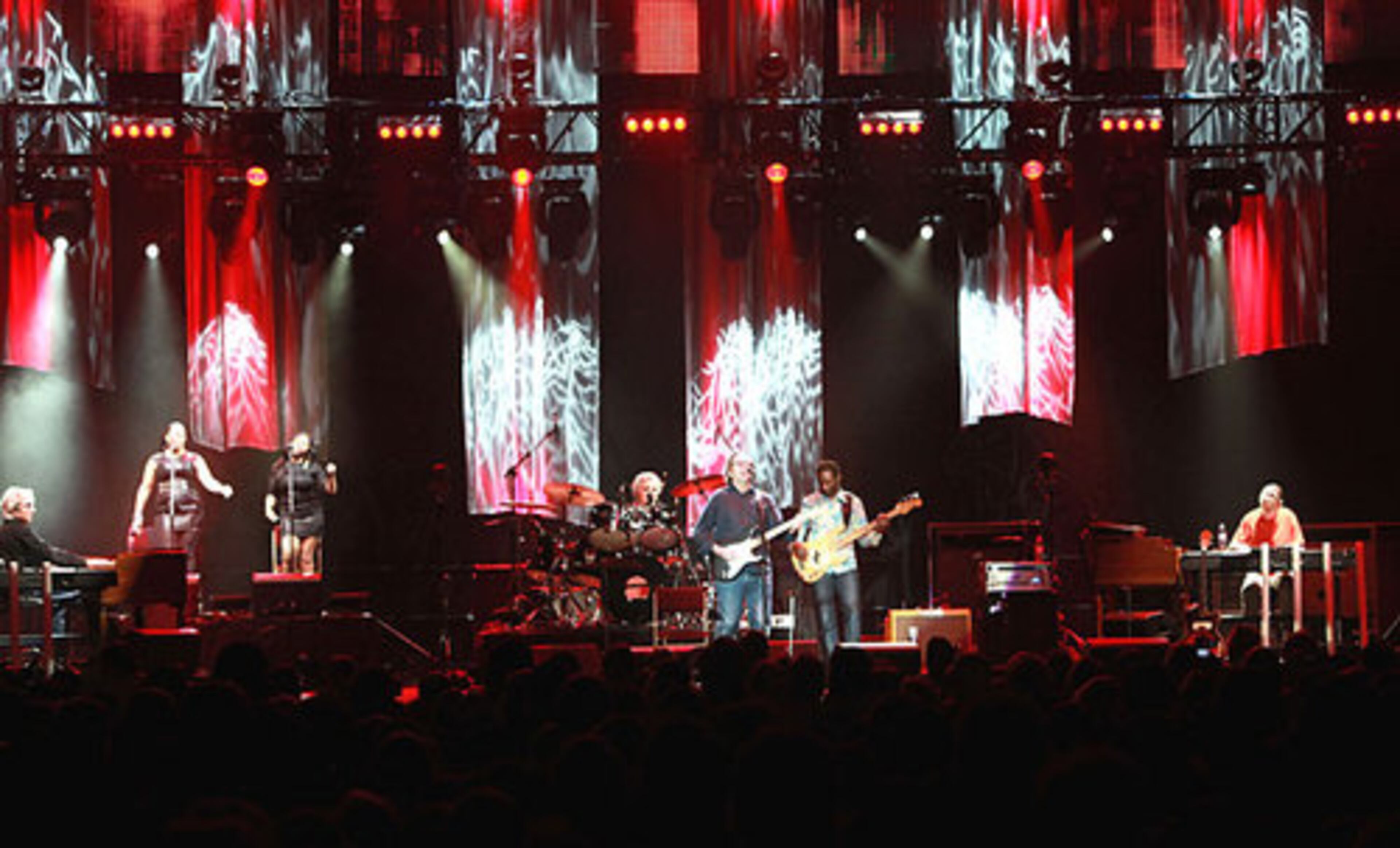 Clapton performs "Going Down Slow."
