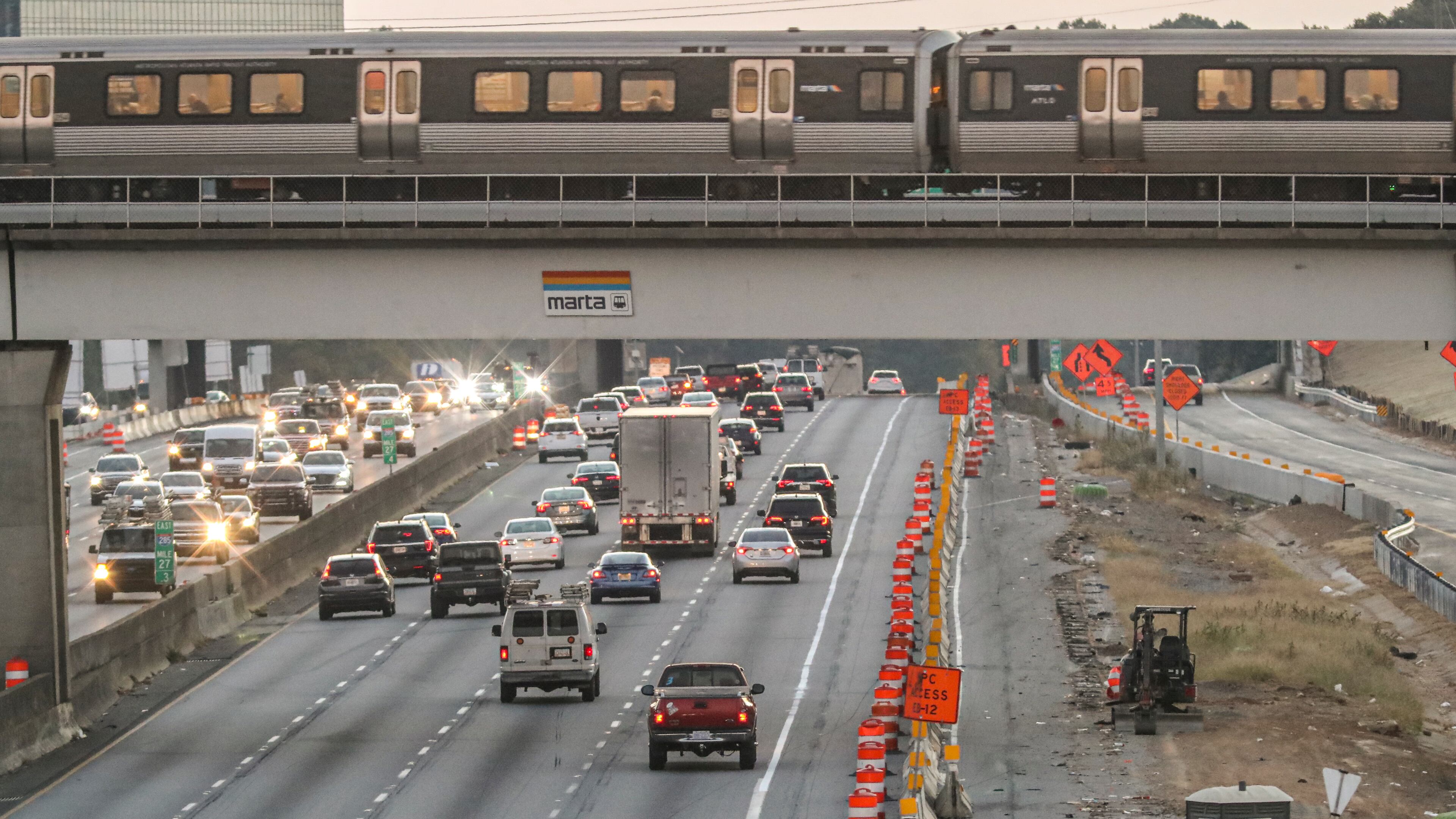 On Saturday the Georgia Department of Transportation will close a westbound lane on I-285 between Ashford Dunwoody Road and Roswell Road. (John Spink / John.Spink@ajc.com)