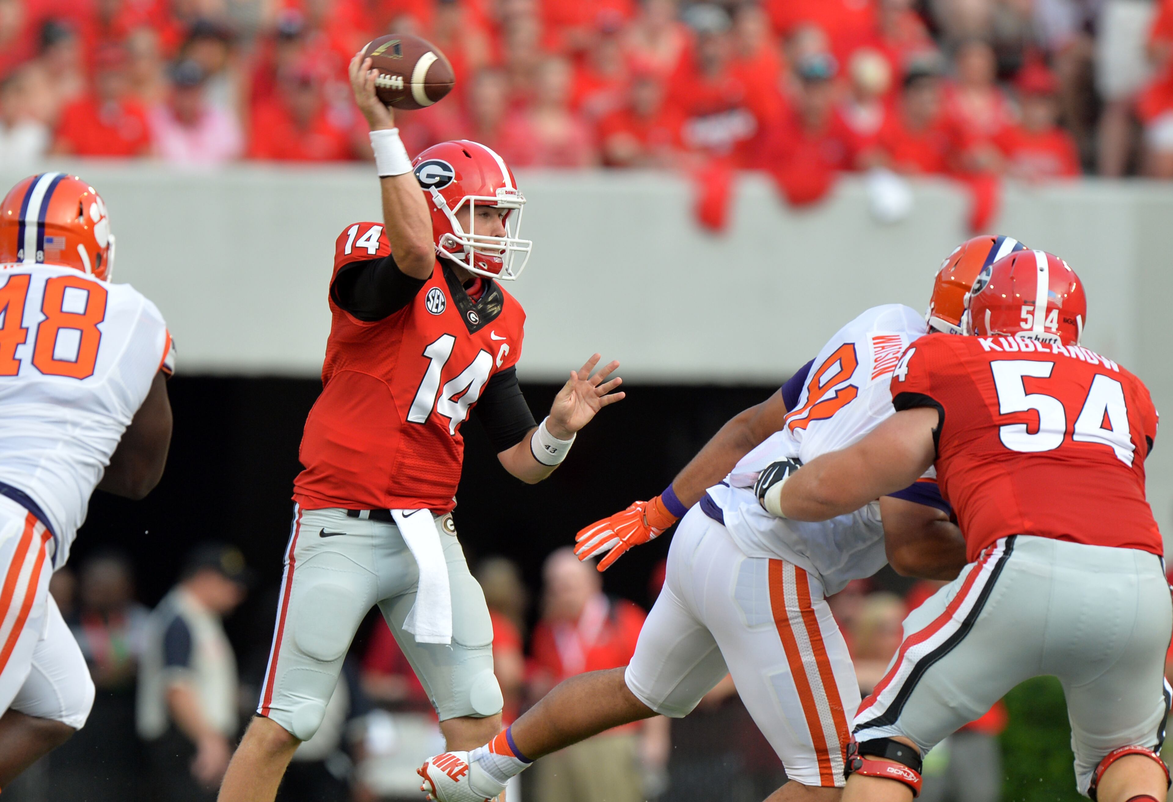 August 30, 2014 Athens, GA: Georgia Bulldogs quarterback Hutson Mason passes in the first half against Clemson during the first half against Saturday August 30, 2014 in Athens. BRANT SANDERLIN / BSANDERLIN@AJC.COM .