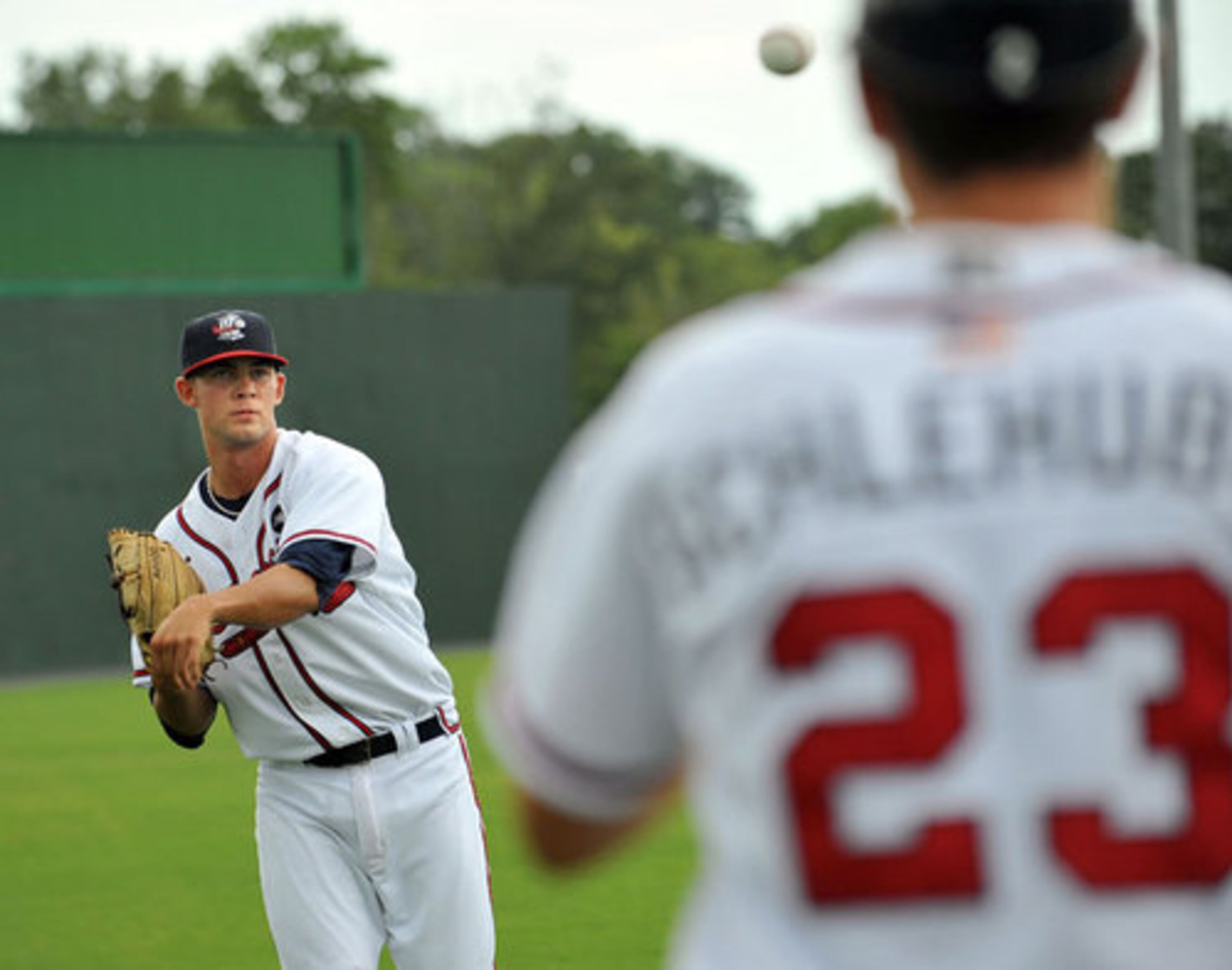 The Braves gave Mike Minor a franchise-record $2.42 million signing bonus -- the largest in draft history for a No. 7 pick.