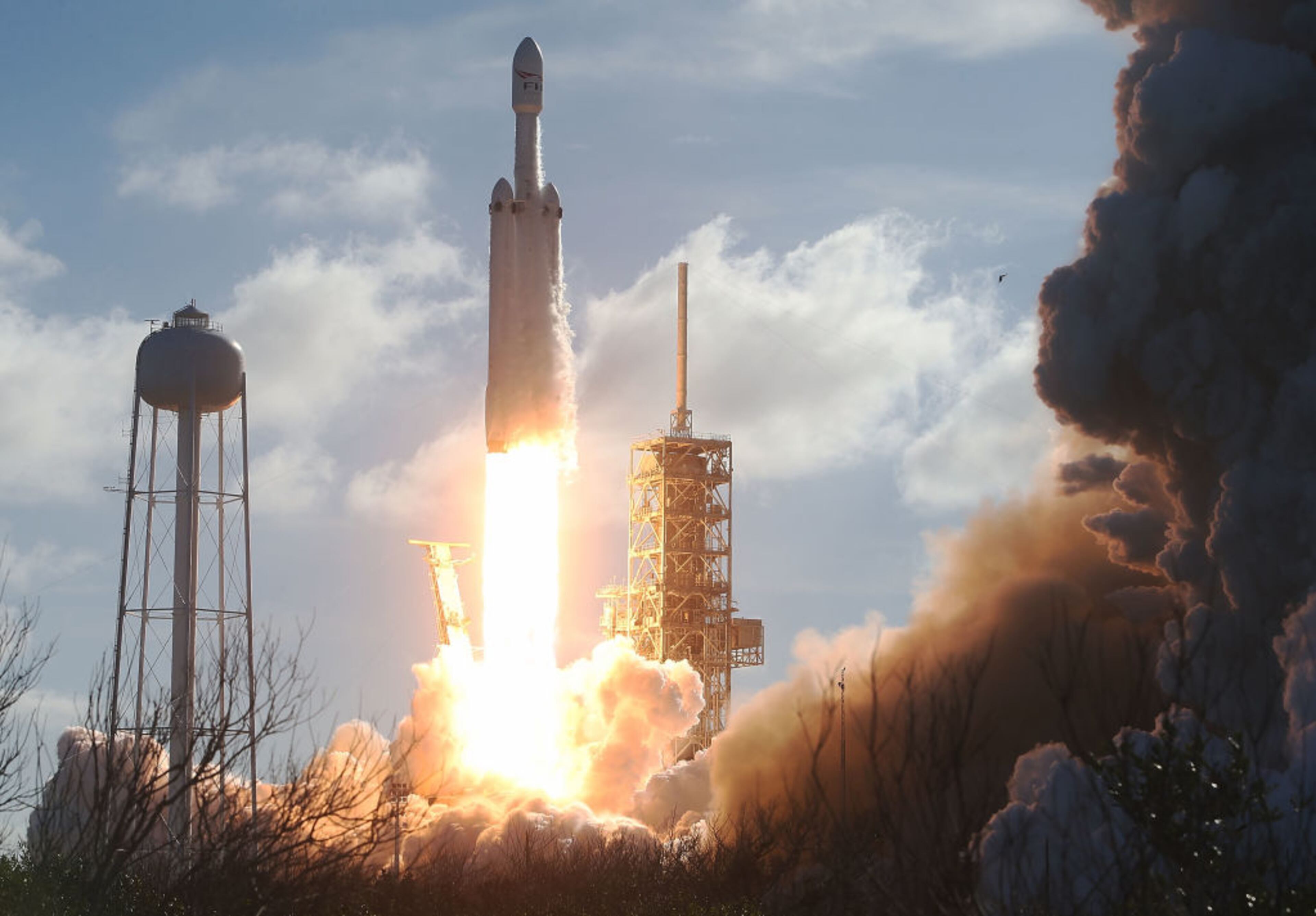 CAPE CANAVERAL, FL - FEBRUARY 06: The SpaceX Falcon Heavy rocket lifts off from launch pad 39A at Kennedy Space Center on February 6, 2018 in Cape Canaveral, Florida. The rocket is the most powerful rocket in the world and is carrying a Tesla Roadster into orbit. (Photo by Joe Raedle/Getty Images)