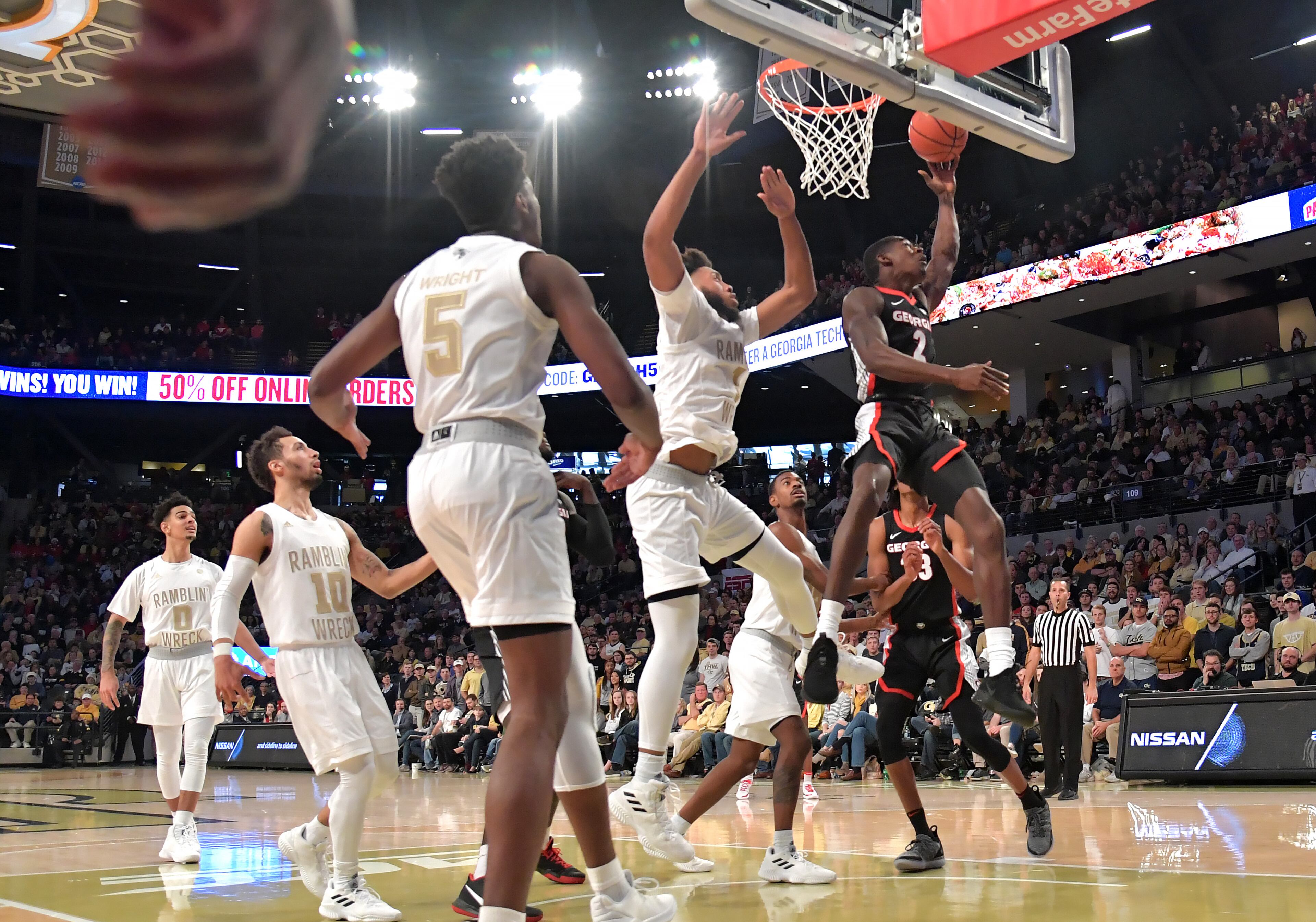 Georgia guard Jordan Harris (2) goes in for a lay-up in the second half at Saturday's 70-59 victory over Georgia Tech in Atlanta. (Hyosub Shin/hshin@ajc.com)