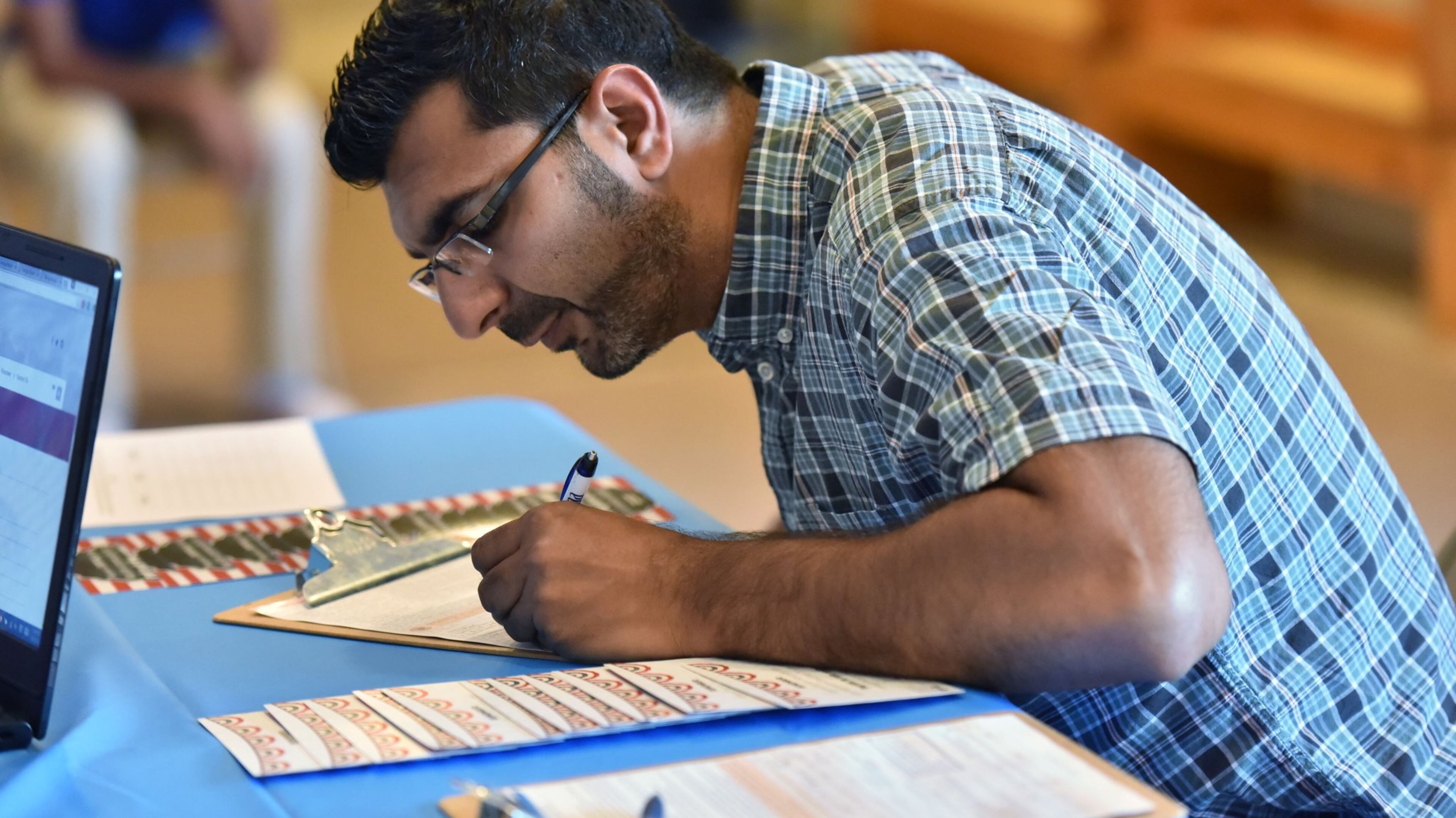 Mehbs Omar registers to vote during Friday Prayers at Madina institute, Islamic educational institution, in Duluth on Friday, September 9. HYOSUB SHIN / HSHIN@AJC.COM