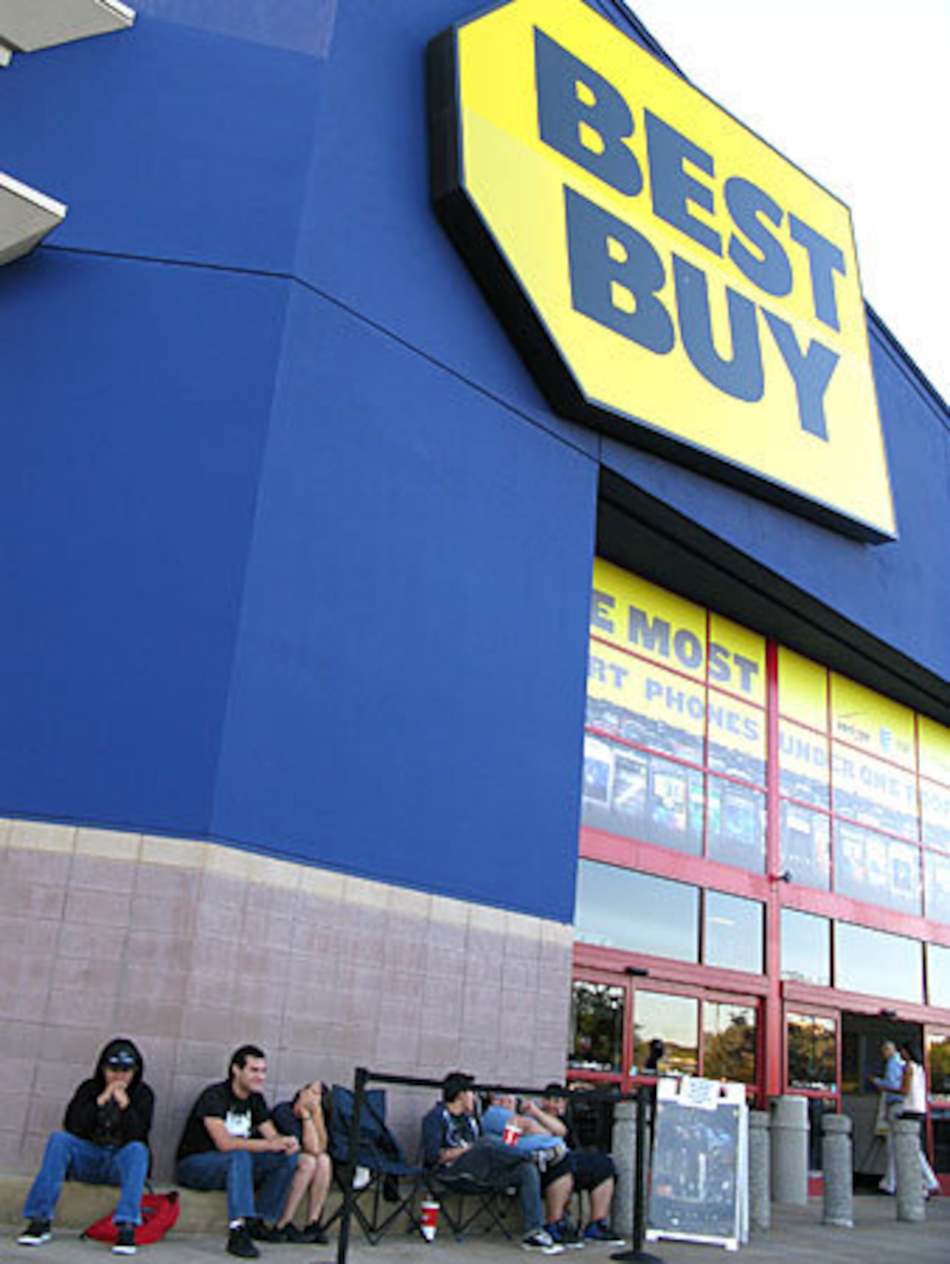 Consumers line-up outside the Best Buy store for the midnight release of Microsoft Game Studios' Xbox 360 "Halo: Reach" videogame, Monday, Sept. 13, 2010, in Glendale, Calif. Electronics retailer Best Buy Co. Inc. said 400 of its stores will open at 12:01 a.m. Tuesday to sell "Halo: Reach, " which it called one of the biggest video game premieres of 2010.