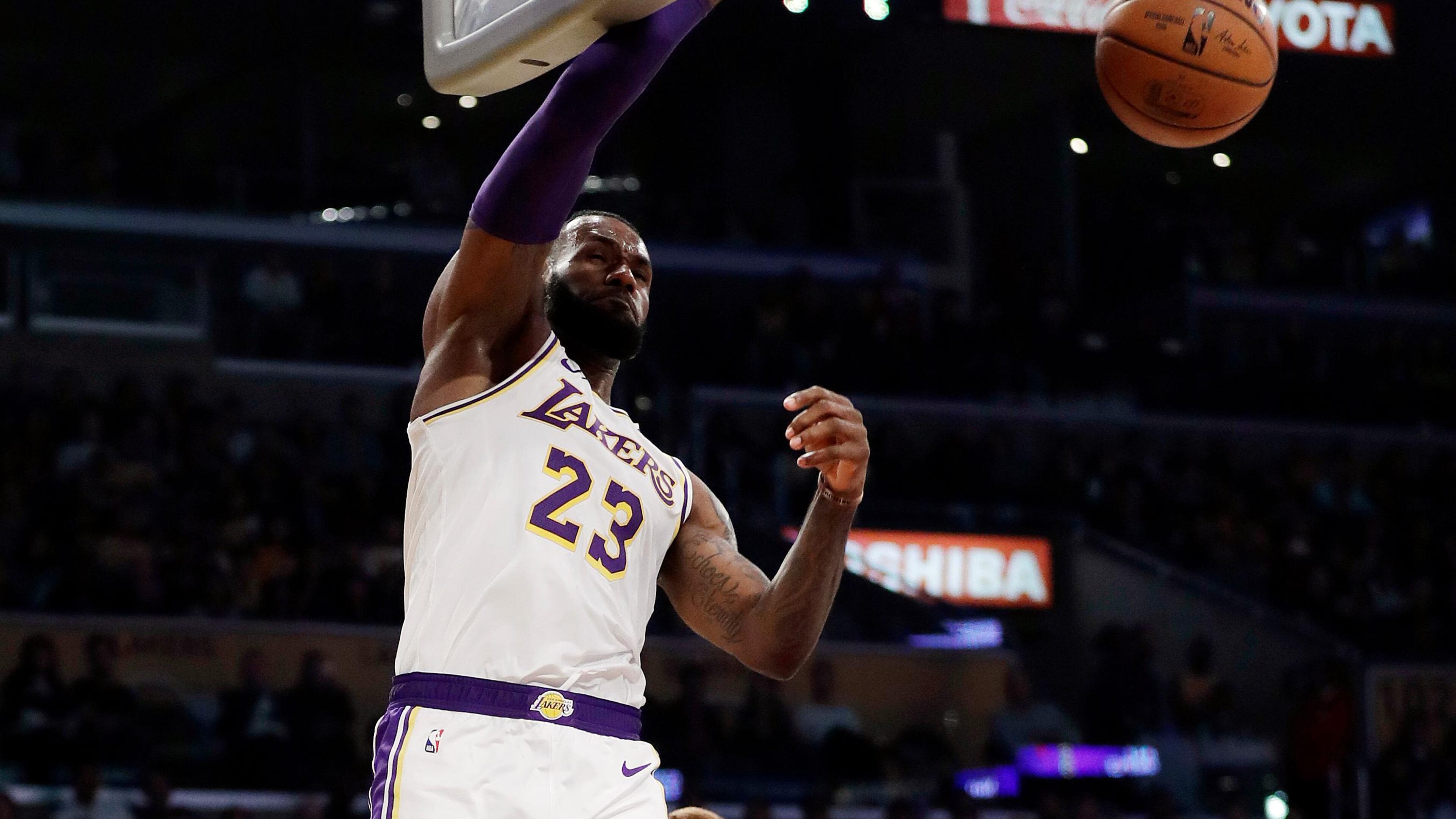 Lakers' LeBron James (23) dunks against the Atlanta Hawks on Sunday night in Los Angeles. (AP Photo/Marcio Jose Sanchez)