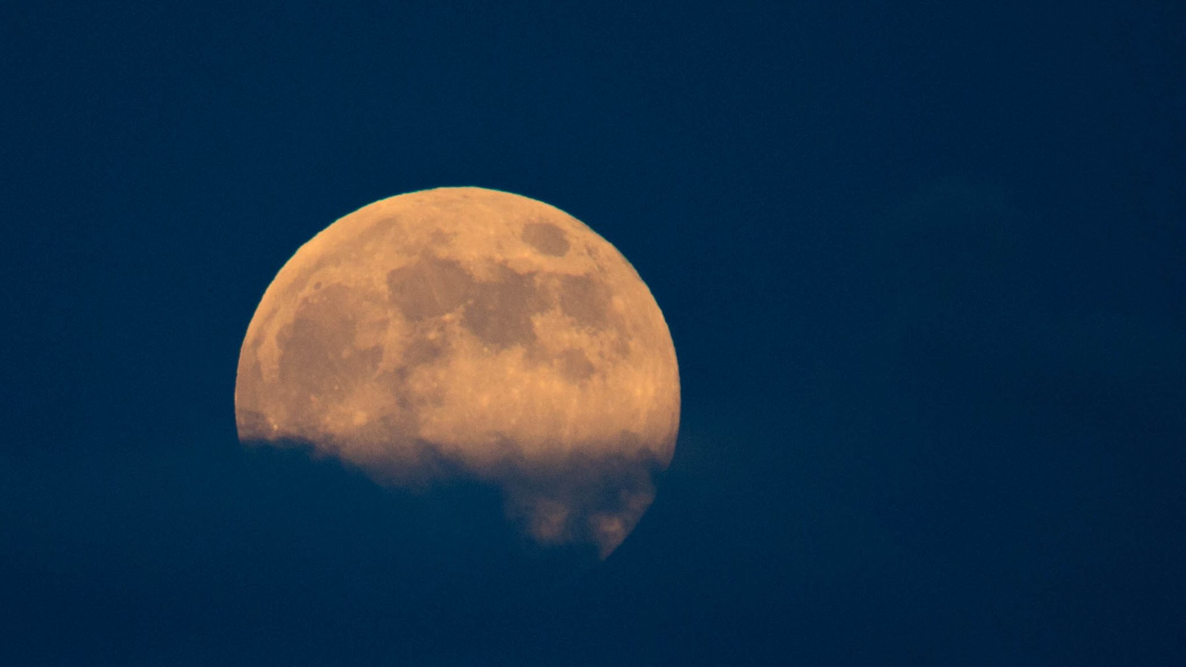 A super moon rises over the Boynton Beach Inlet in Boynton Beach, Florida on September 8, 2014. (Allen Eyestone / The Palm Beach Post)