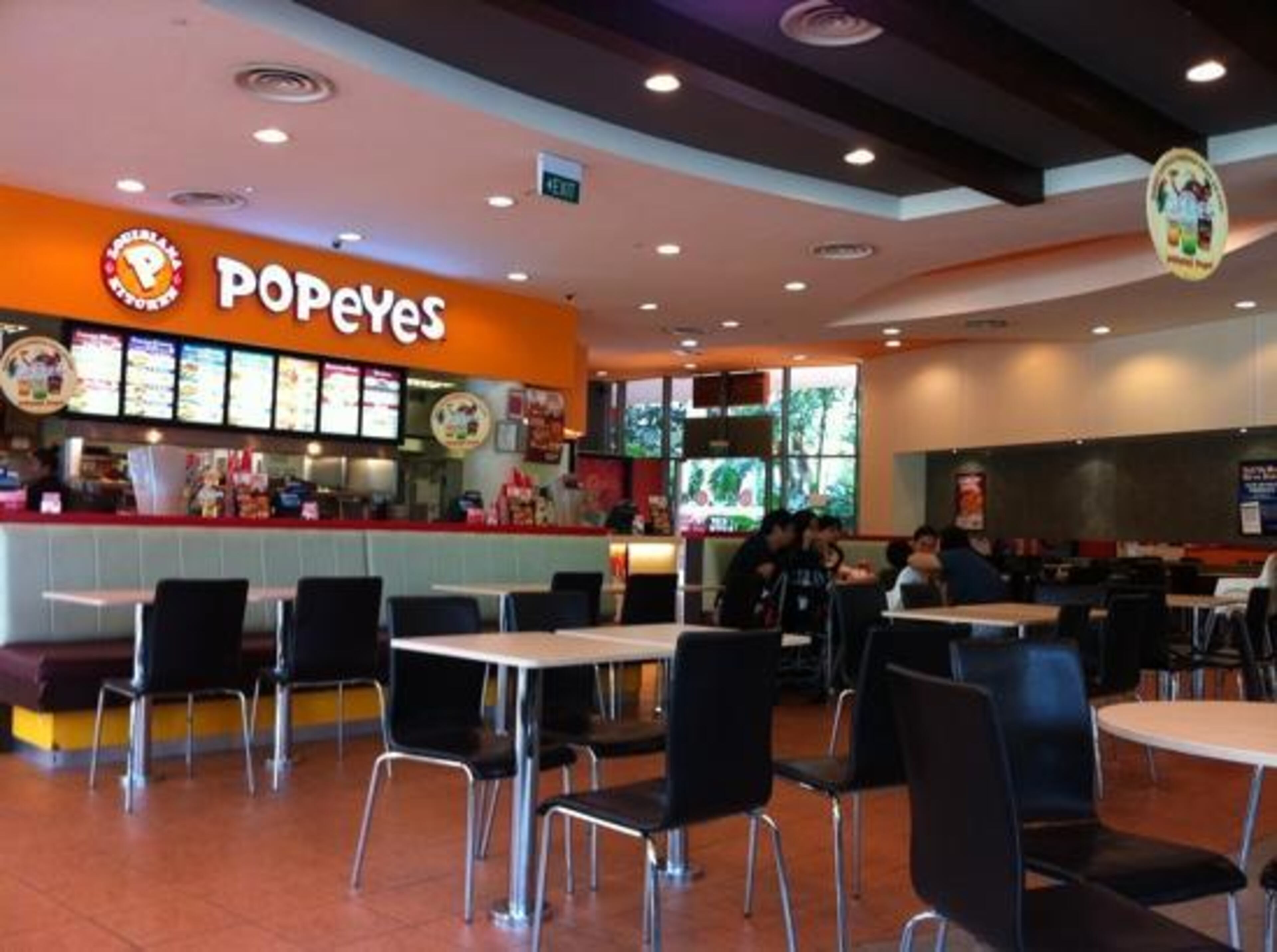 Total U.S. unit count: 2,035 / 1,587 franchised; franchise fee: $30,000; total start-up costs: $306,300–$371,100 for a freestanding unit; royalty: 5% of gross sales; renewal fee: $15,000; marketing fee: 4% of gross sales (Source: QSR magazine)