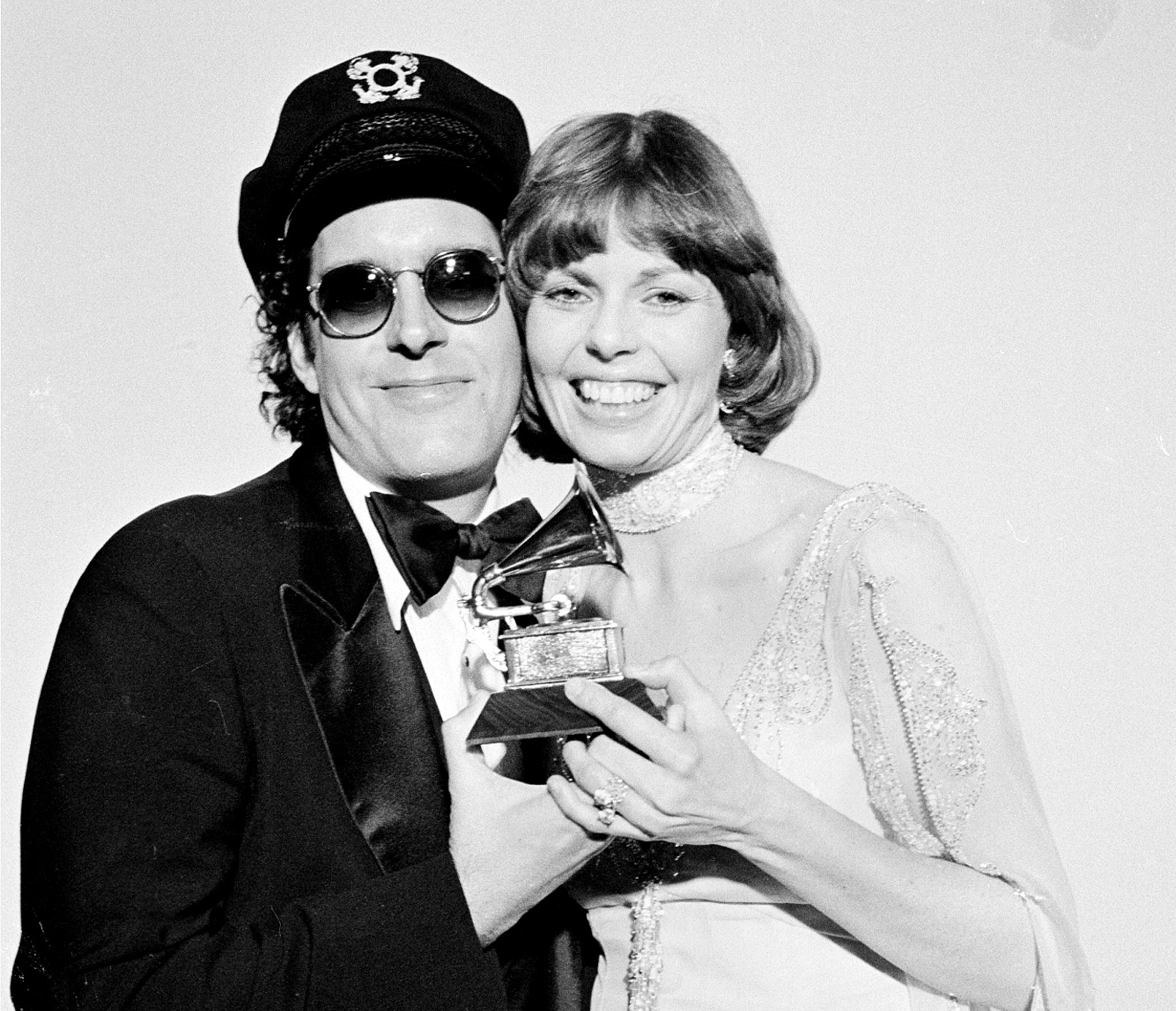 In this Feb. 28, 1976 file photo, Daryl Dragon and his wife Toni Tennille, of the Captain & Tennille, hold the Grammy award they won for record of the year for "Love Will Keep Us Together," at the Grammy Awards ceremony in Los Angeles. (AP Photo, FIle)