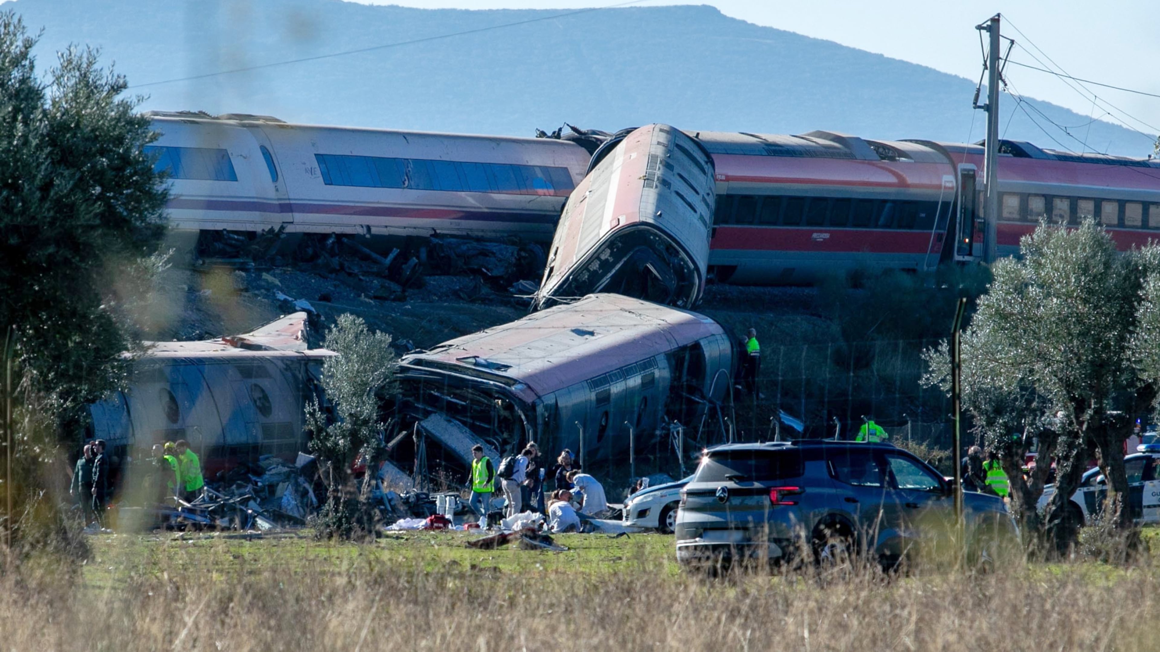 Emergency services attend to the victims at the scene of a collision between two trains in Urda, Spain, on Wednesday, Oct. 28, 2026. (Juanma Jiménez/Europa Press via AP)