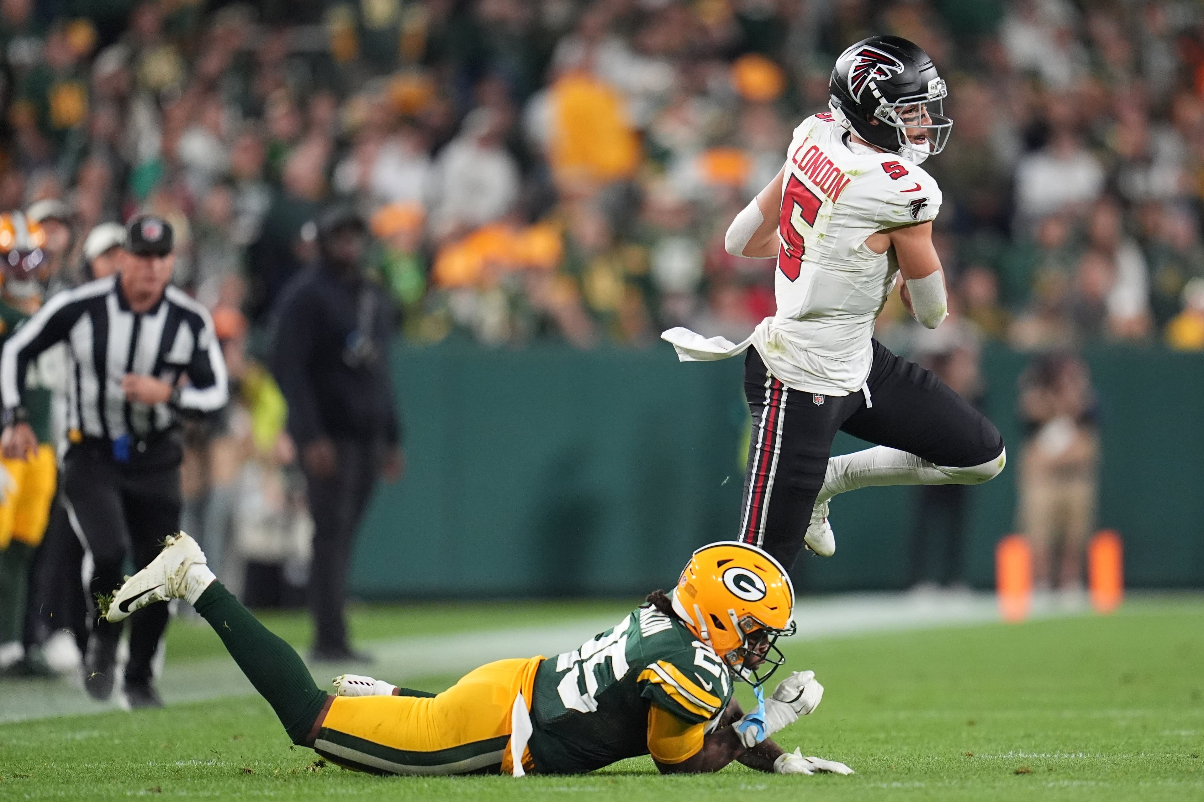 Falcons wide receiver Drake London (right) catches a pass in front of Packers cornerback Keisean Nixon on Thursday, Sept. 24, 2026, at Lambeau Field in Green Bay, Wis. (Abbie Parr/AP)