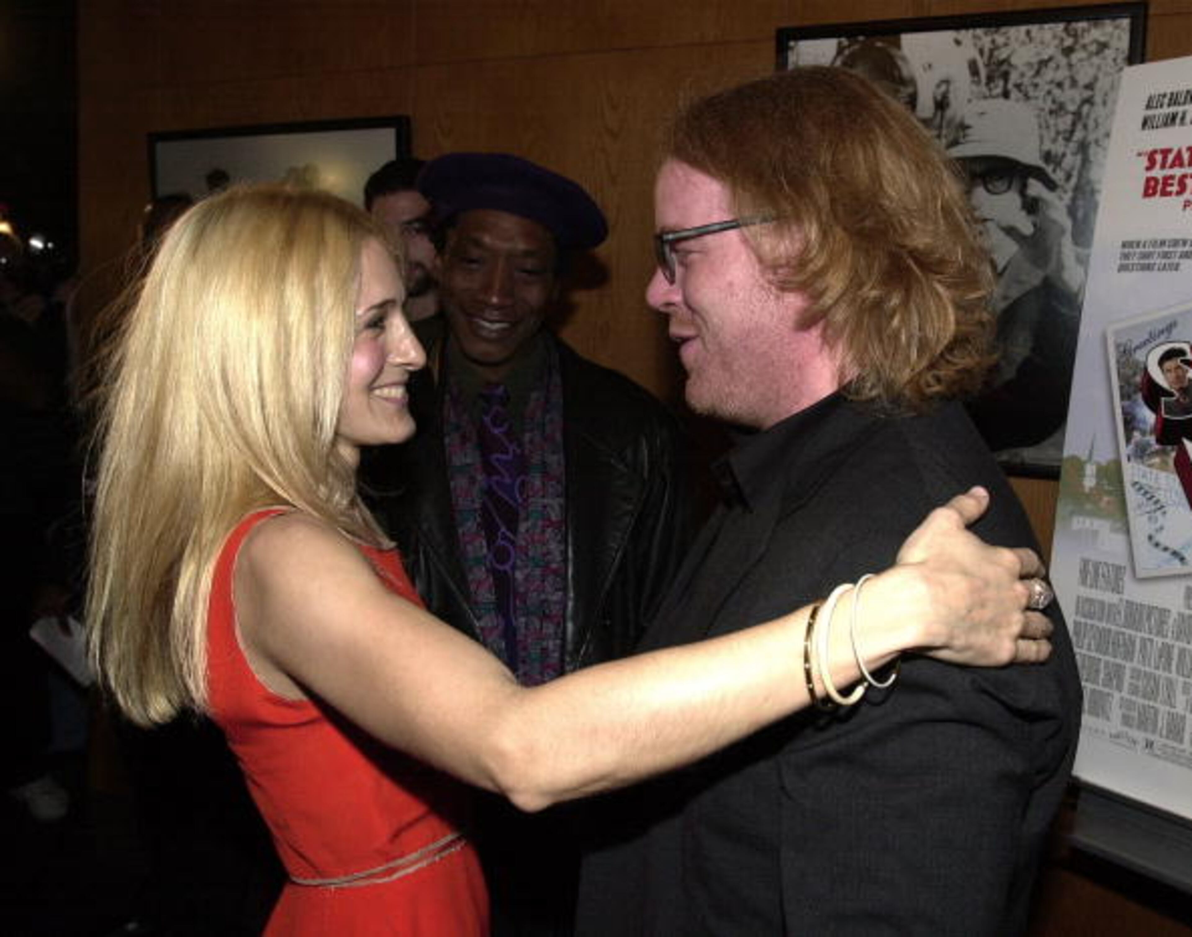 383247 25: Actors Sarah Jessica Parker and Philip Seymour Hoffman talk at the premiere of Fine Line Features'' film "State and Main" December 18, 2000 in Hollywood, CA. (Photo by Vince Bucci/Newsmakers)