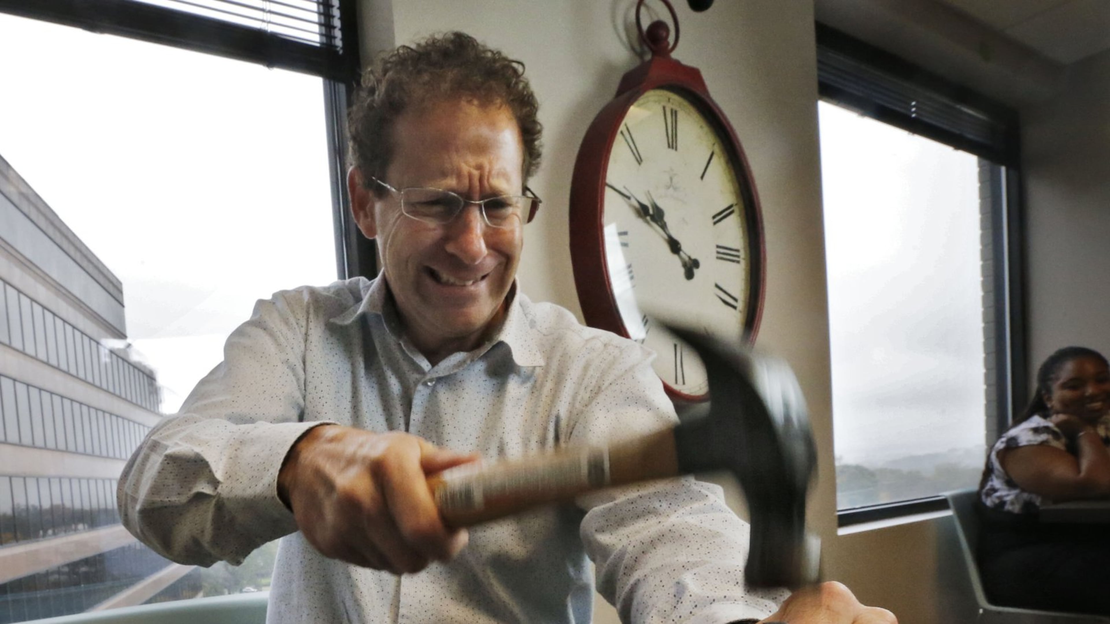 AJC columnist Matt Kempner tries a number of ways to break a smartphone, which are being built to withstand more as we put them in greater control of our lives. BOB ANDRES / BANDRES@AJC.COM