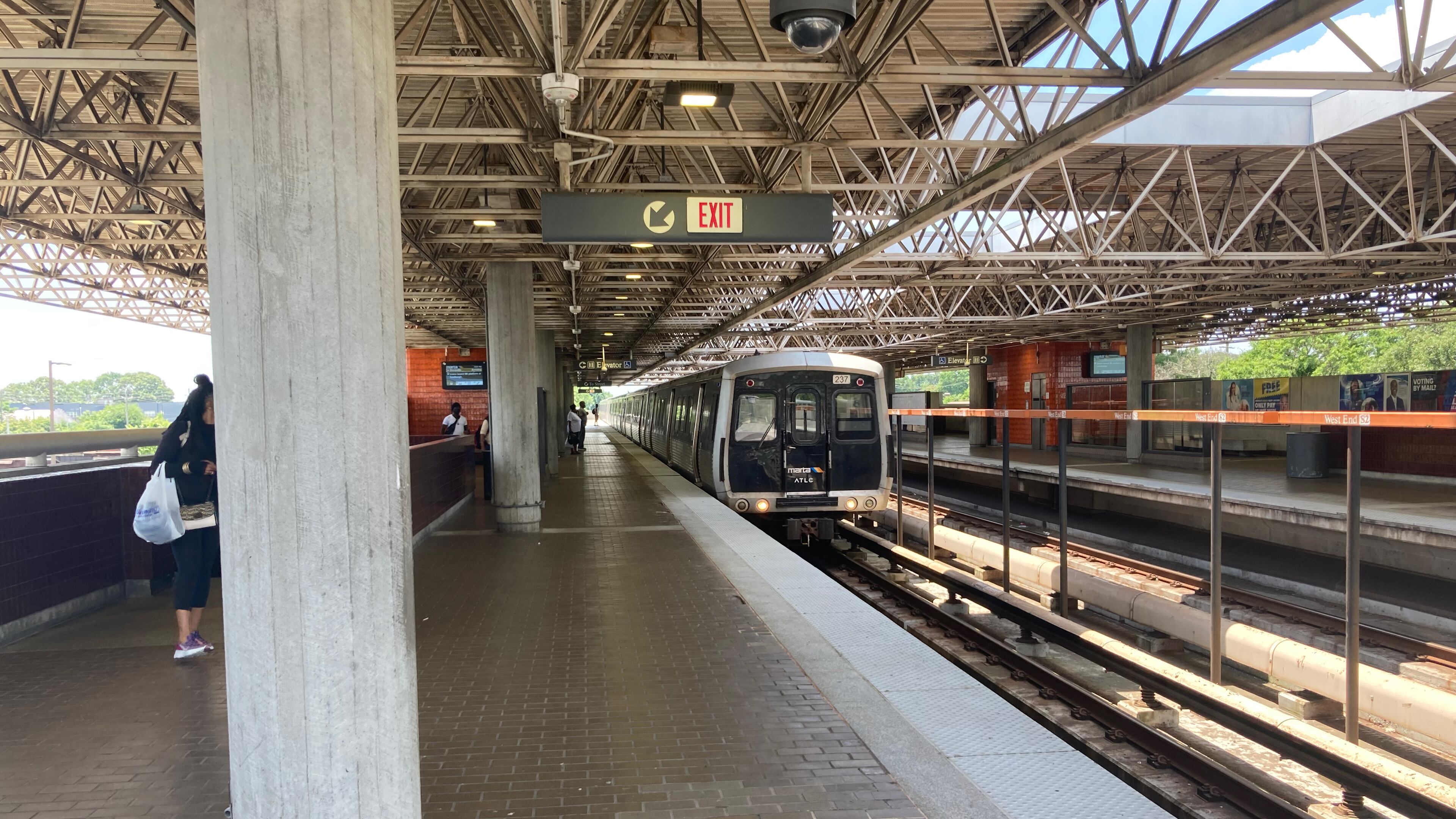 A train pulls into the West End MARTA station on June 11, 2022. (Ryan Stultz/Access Atlanta)