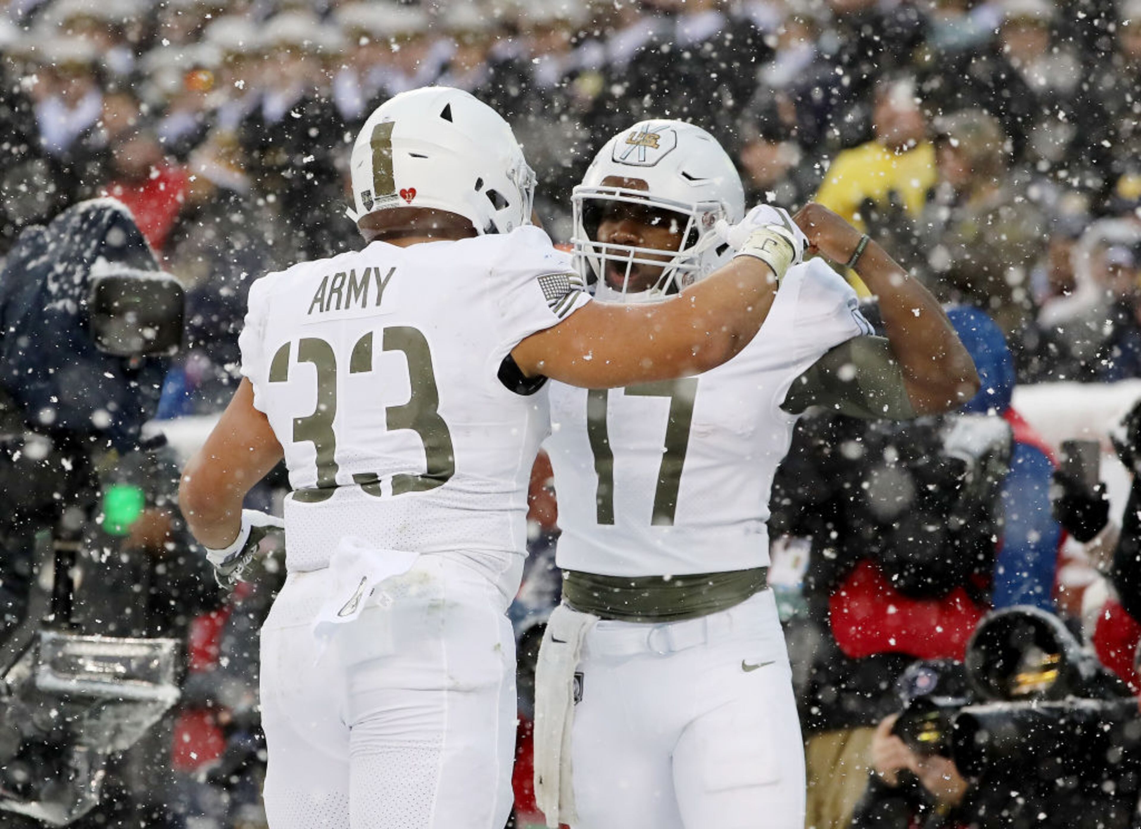 PHILADELPHIA, PA - DECEMBER 09: Darnell Woolfolk #33 of the Army Black Knights celebrates his touchdown with teammate Ahmad Bradshaw #17 in the first half against the Navy Midshipmen on December 9, 2017 at Lincoln Financial Field in Philadelphia, Pennsylvania. (Photo by Elsa/Getty Images)